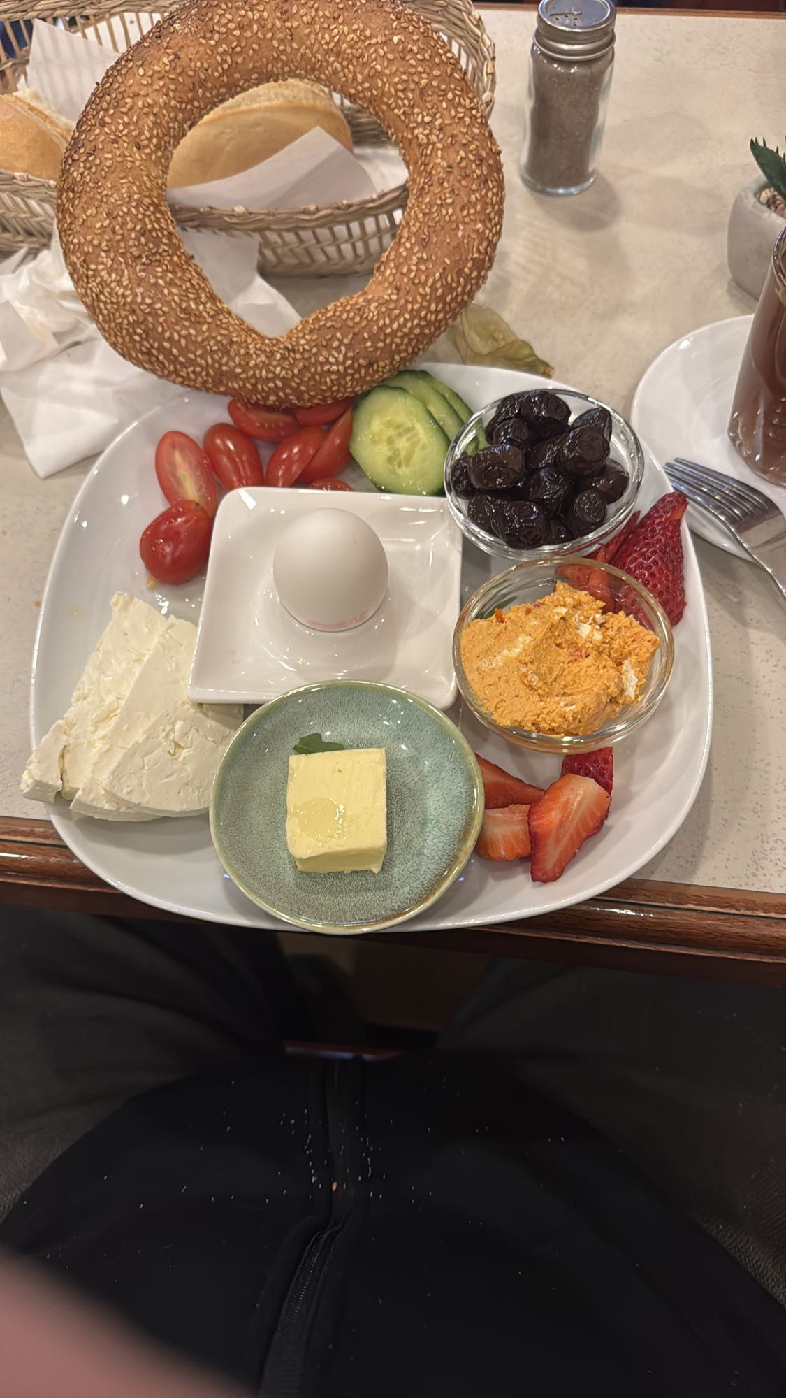 Karışık kahvaltı tabağı