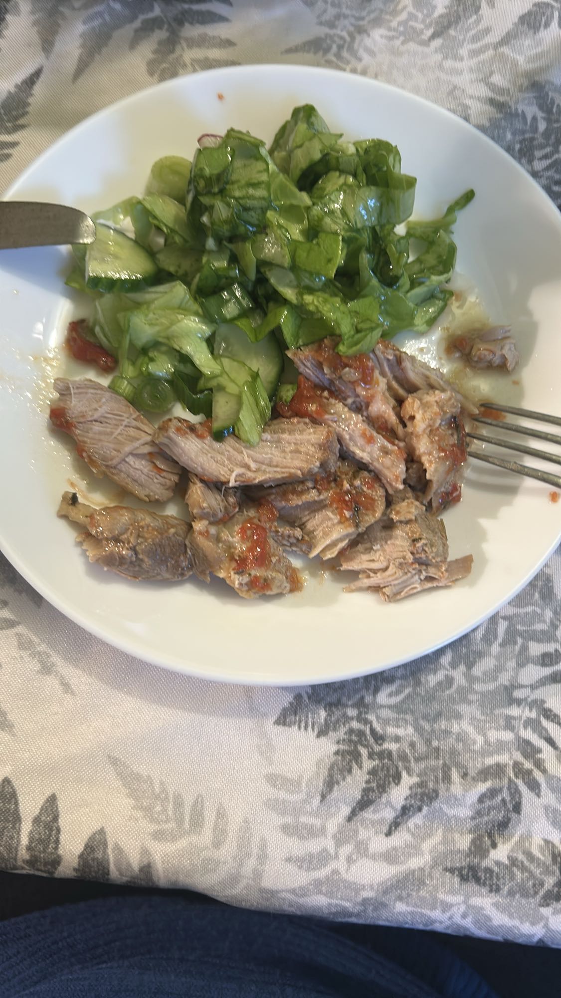 Carne cu salata verde