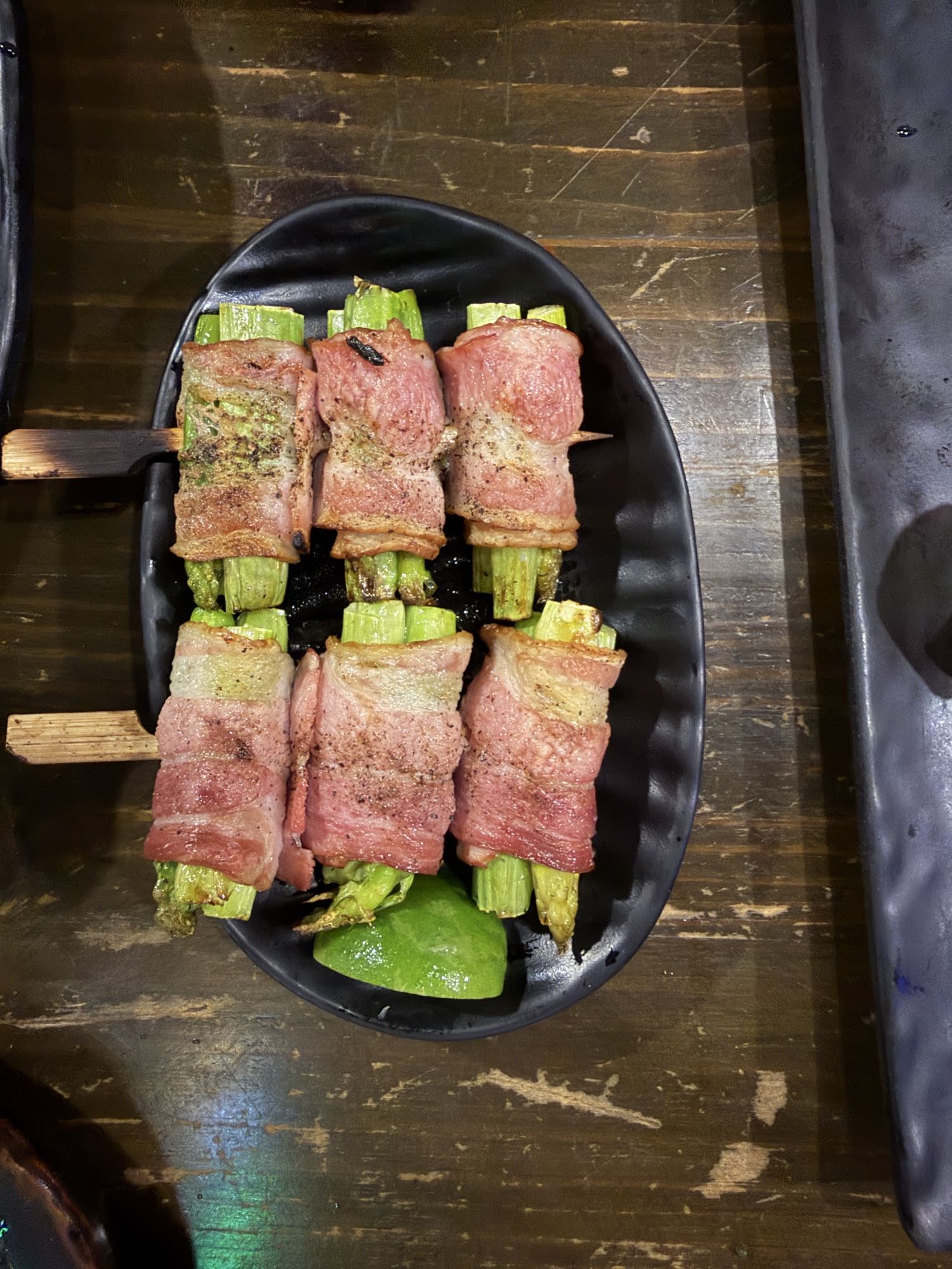 Spiedini di bacon e sedano