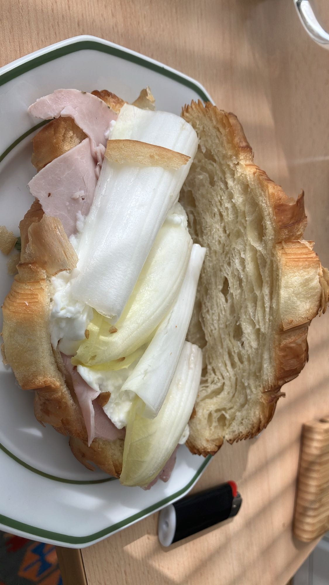 Croissant com fiambre