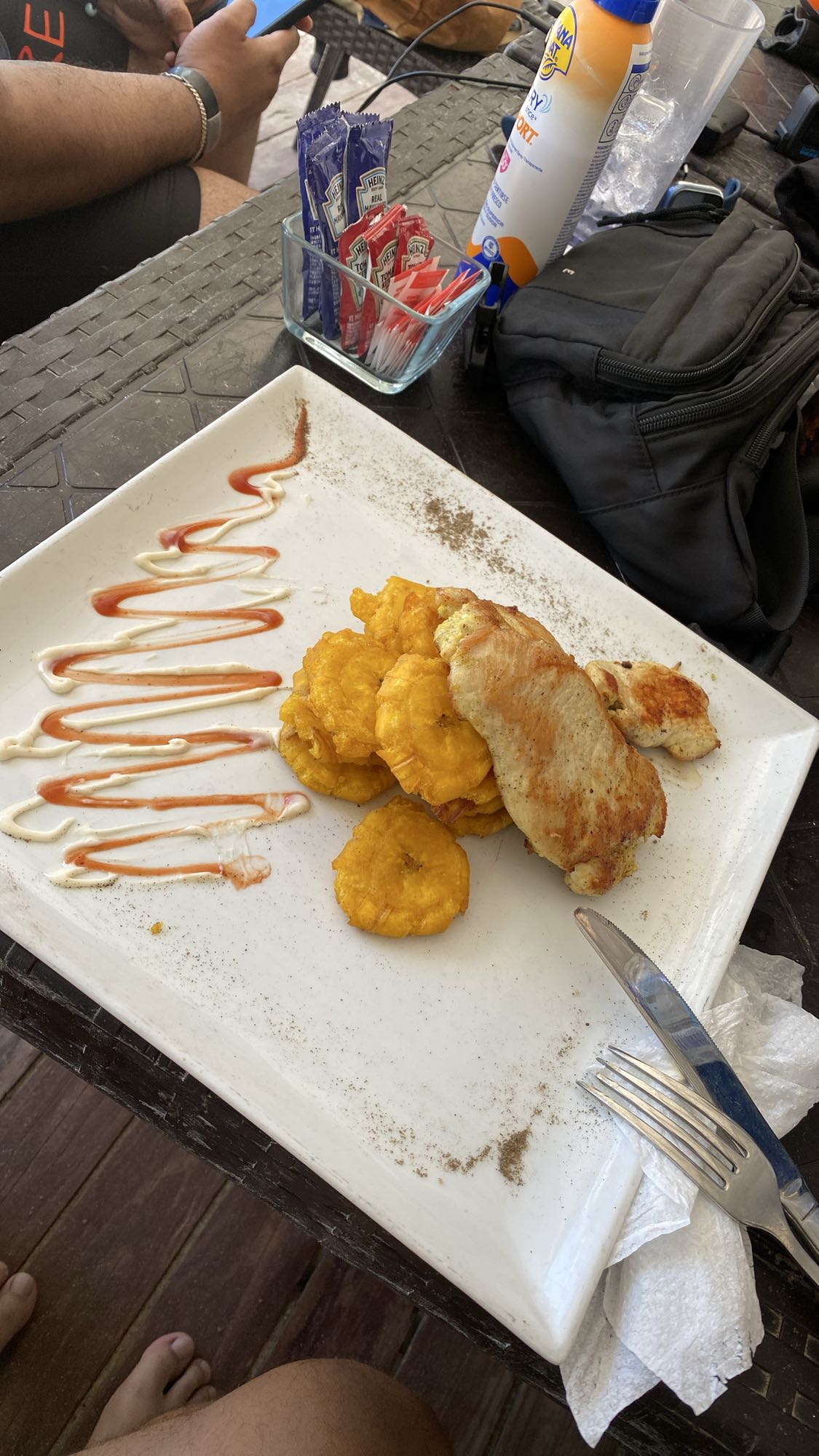 pollo con tostones