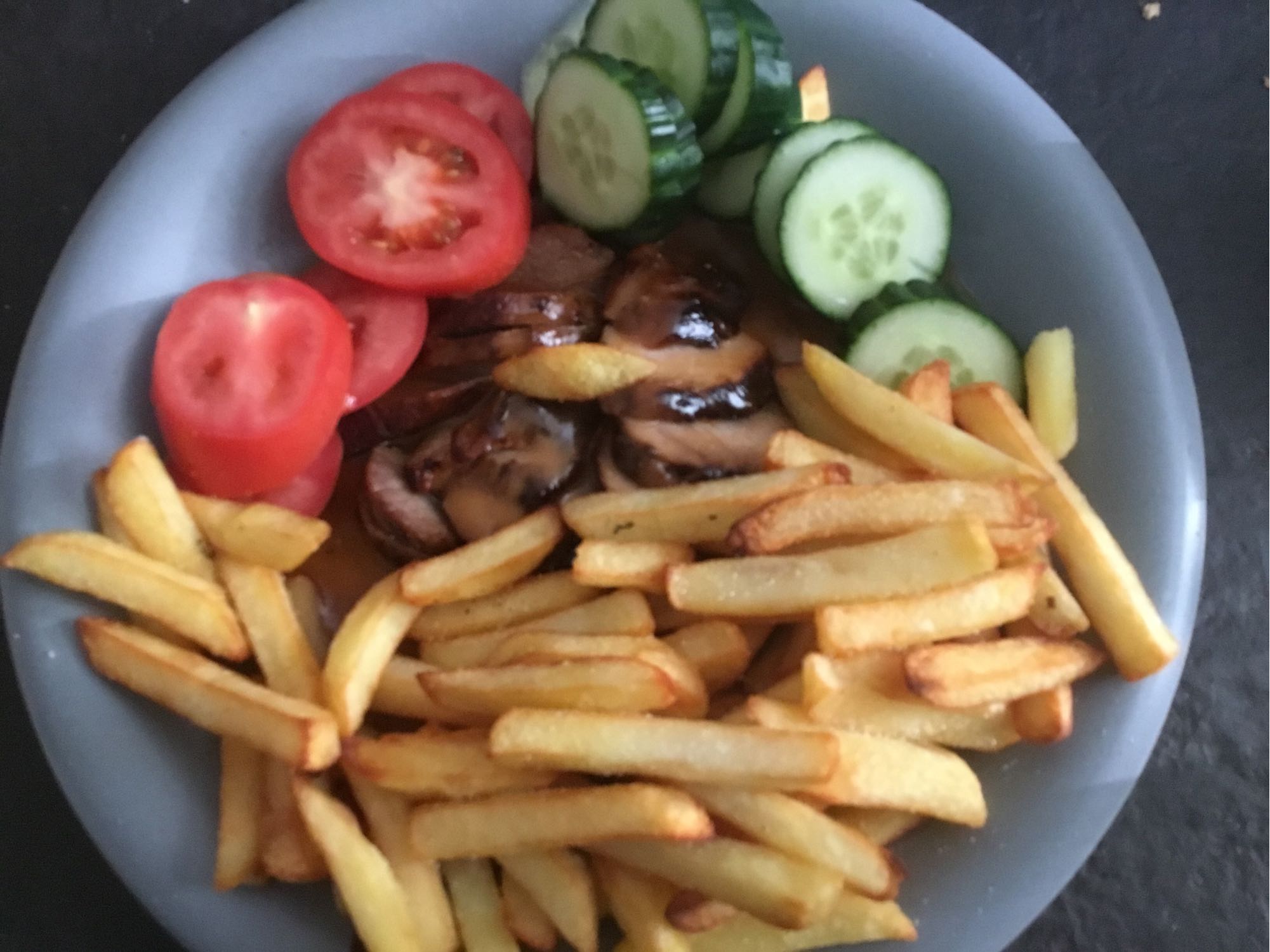 Pommes med grönsaker