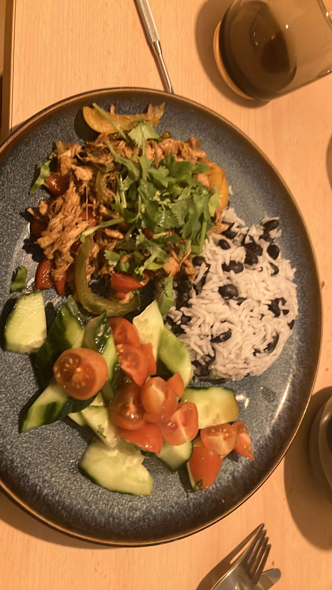 Frango com arroz e feijão