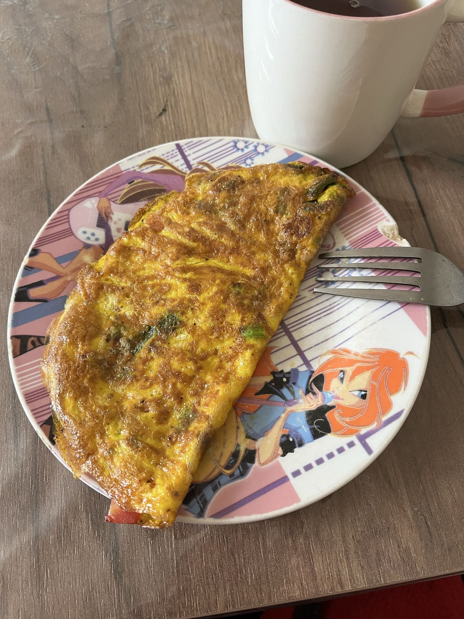 Sebzeli omlet ve şekerli çay