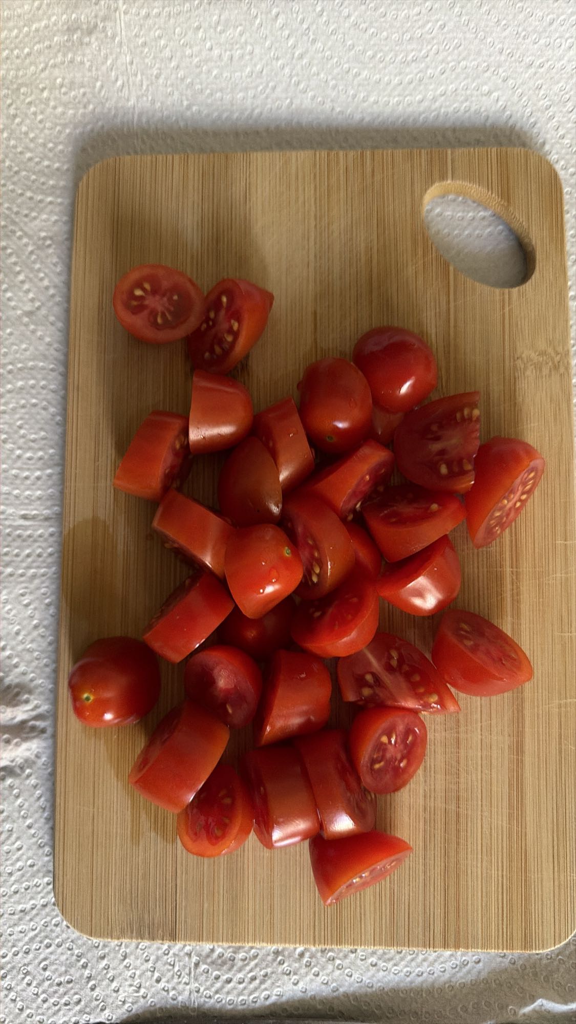 Roșii cherry tăiate