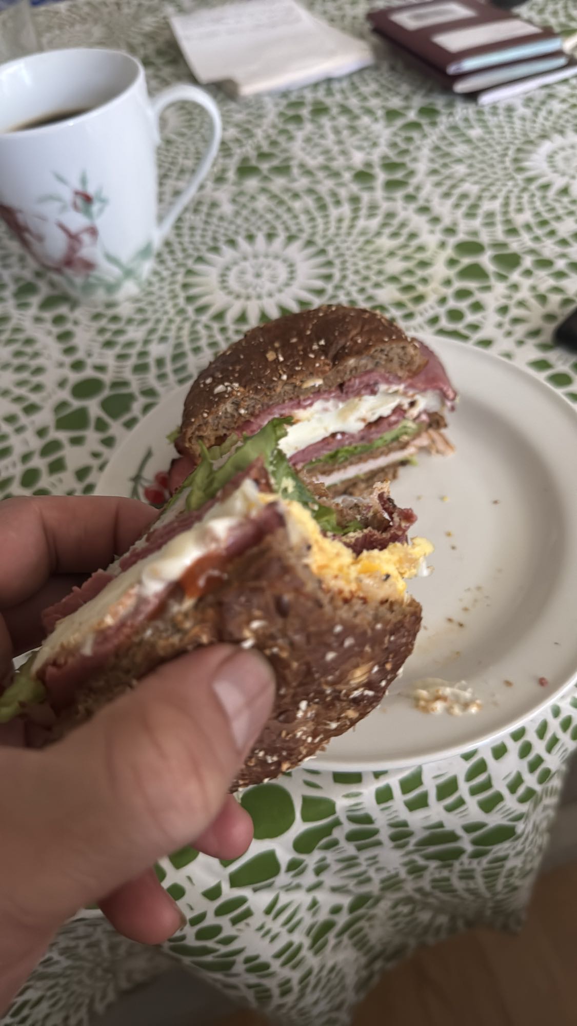 Smörgås med ägg och salami