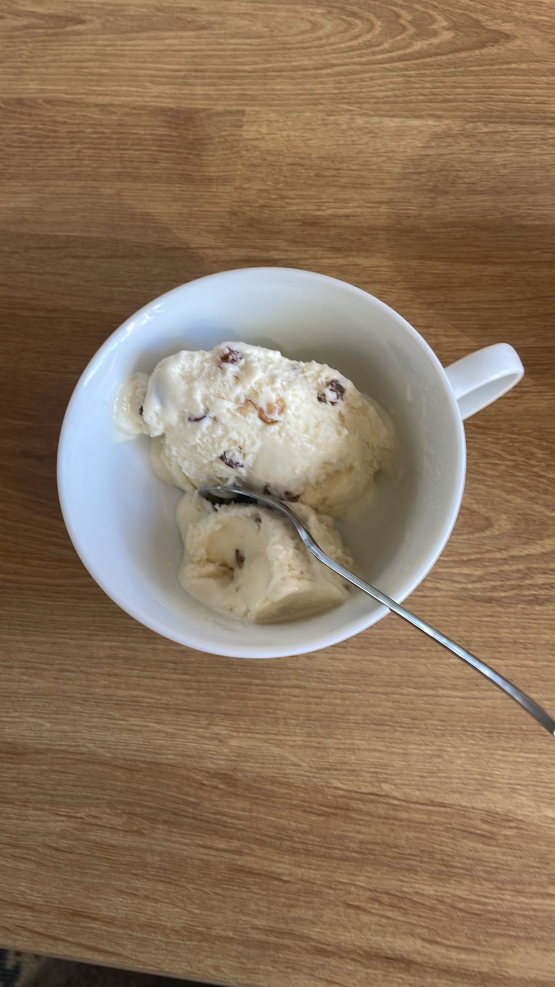 Lody śmietankowe z rodzynkami