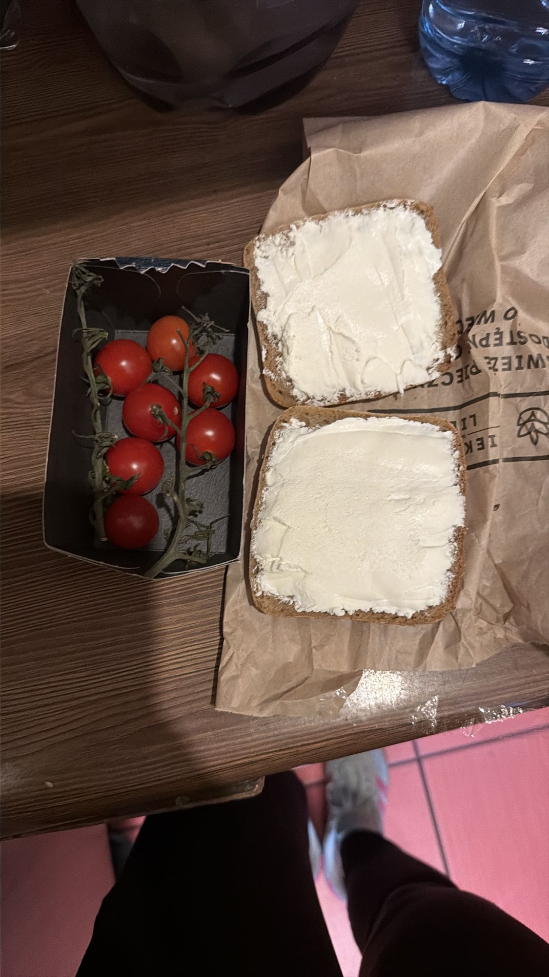 Kanapki z serkiem i pomid