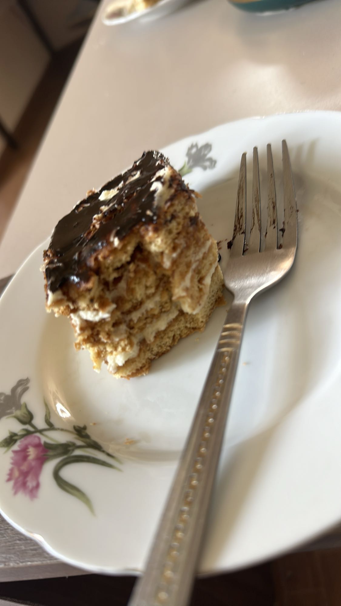 Кусок торта с шоколадом