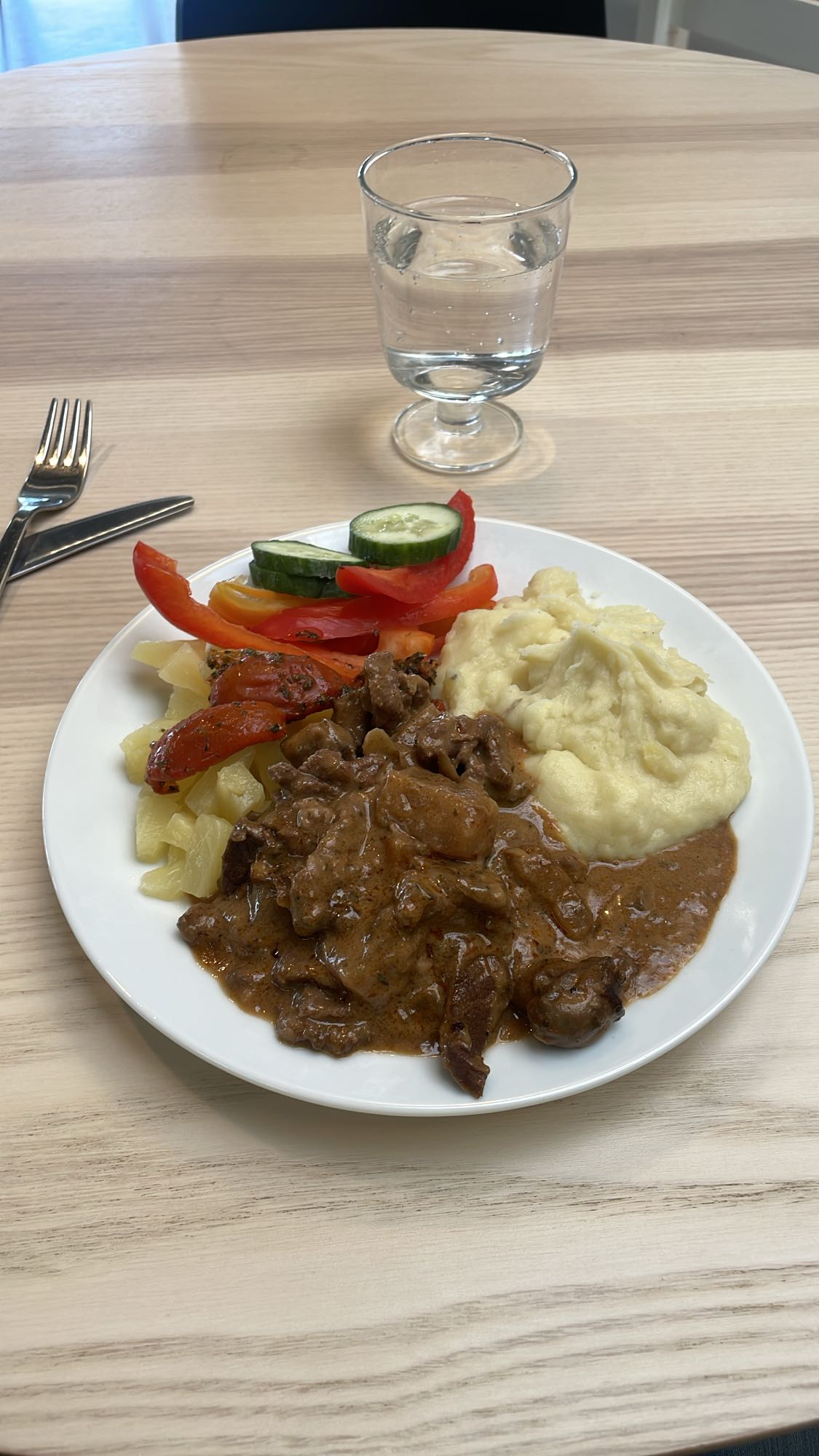 Köttgryta med mos