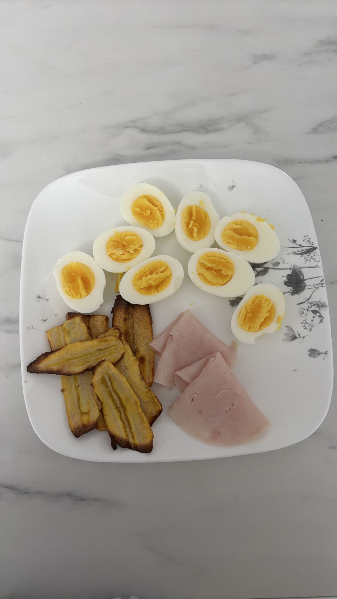 Huevos con plátano y jamón