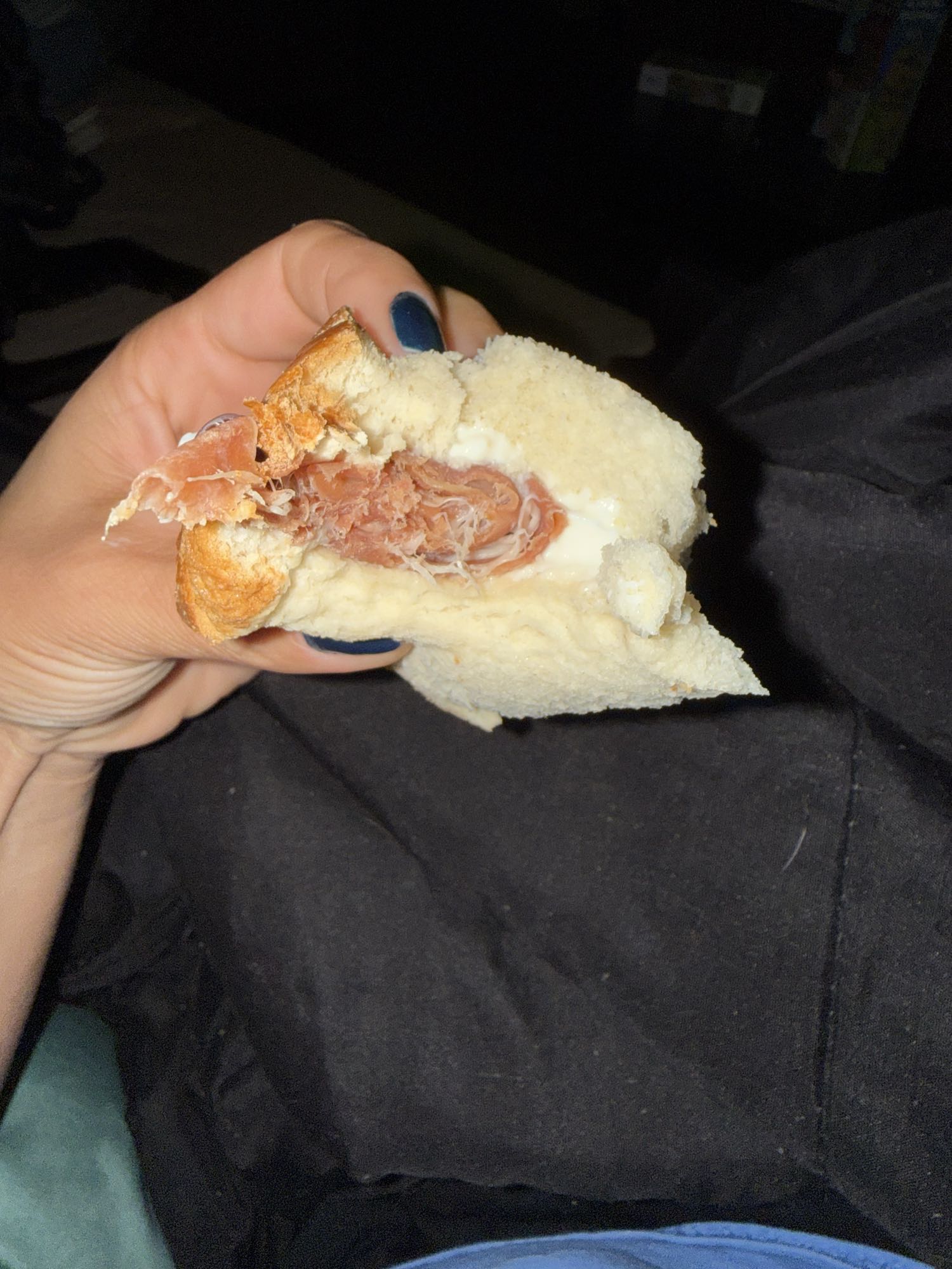 Pão com presunto e queijo