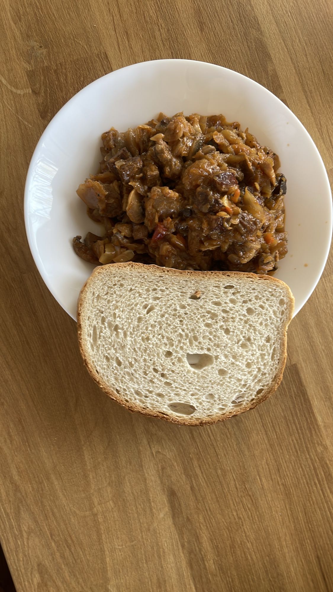 Gulasz z pieczywem