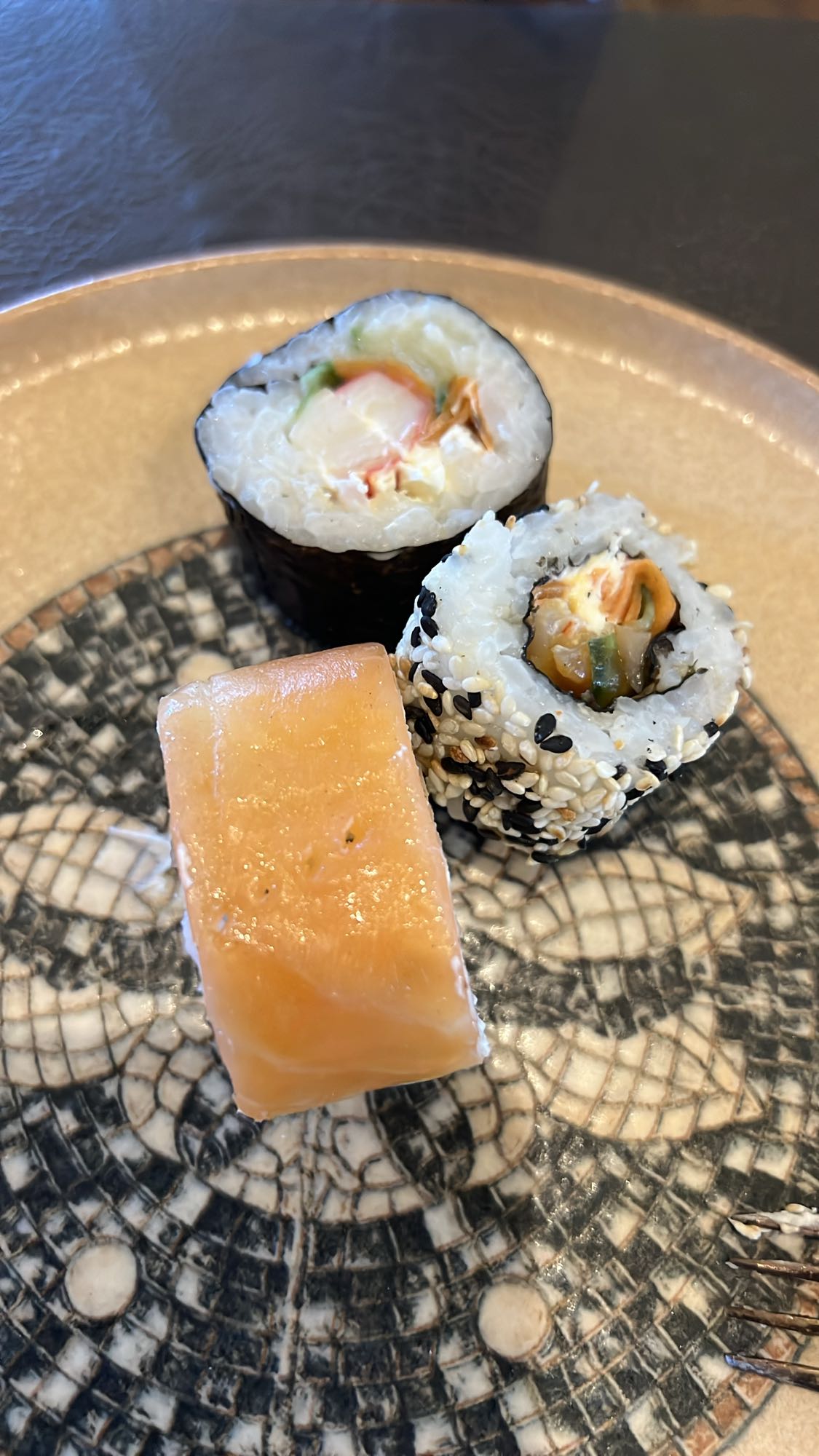 Sushi mixt cu somon