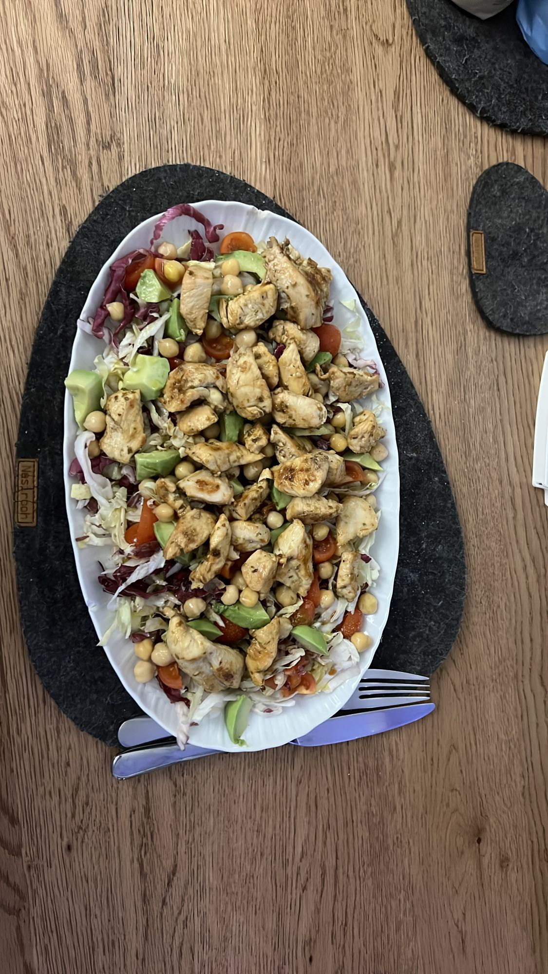 Insalata pollo e avocado