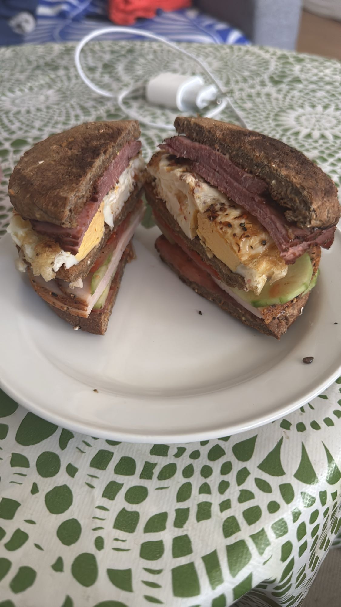 Smörgås med ägg och kött