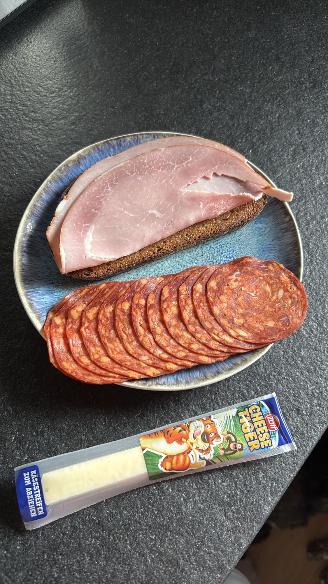 Brot mit Schinkenwurst
