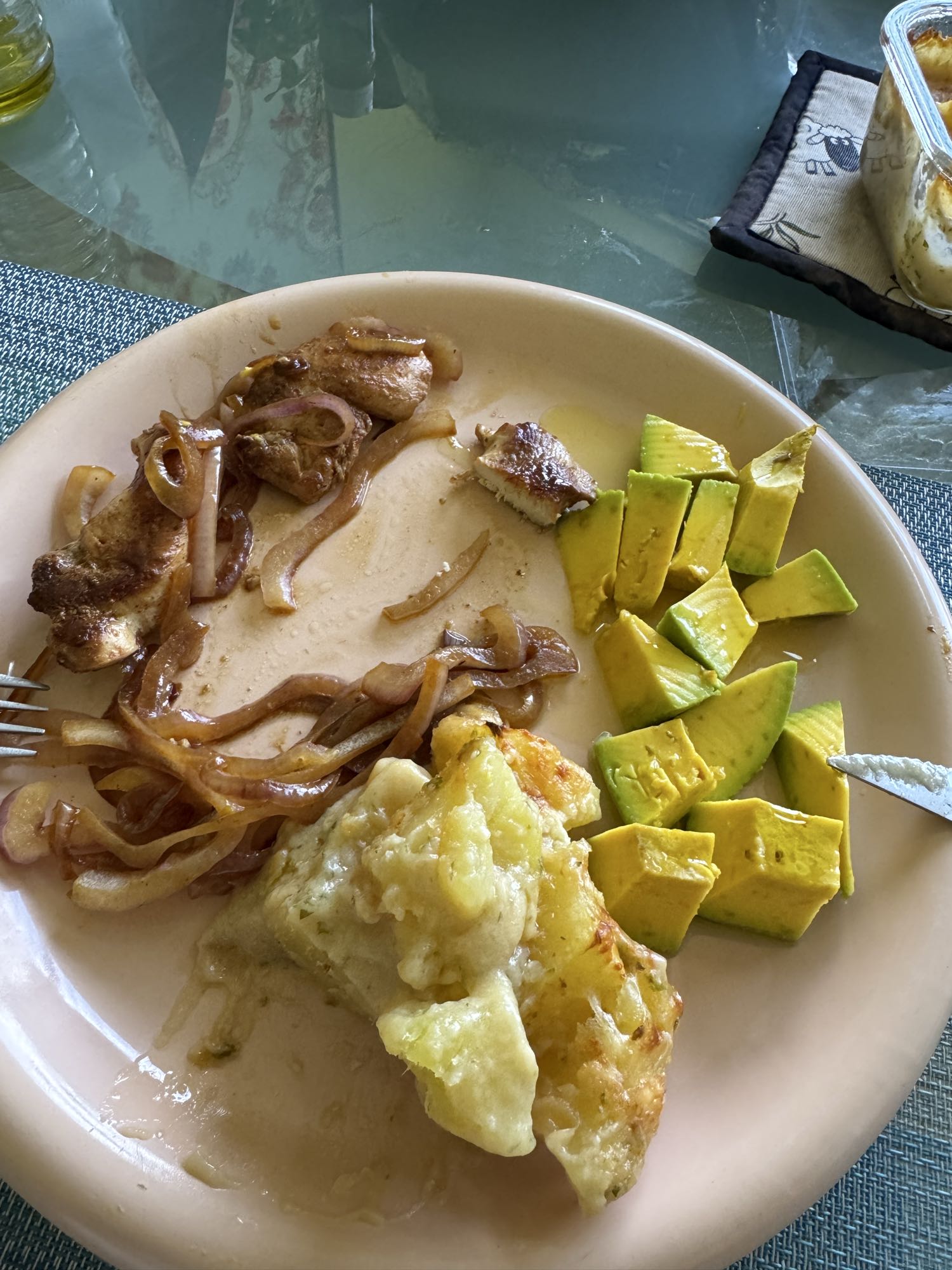 Cerdo con aguacate