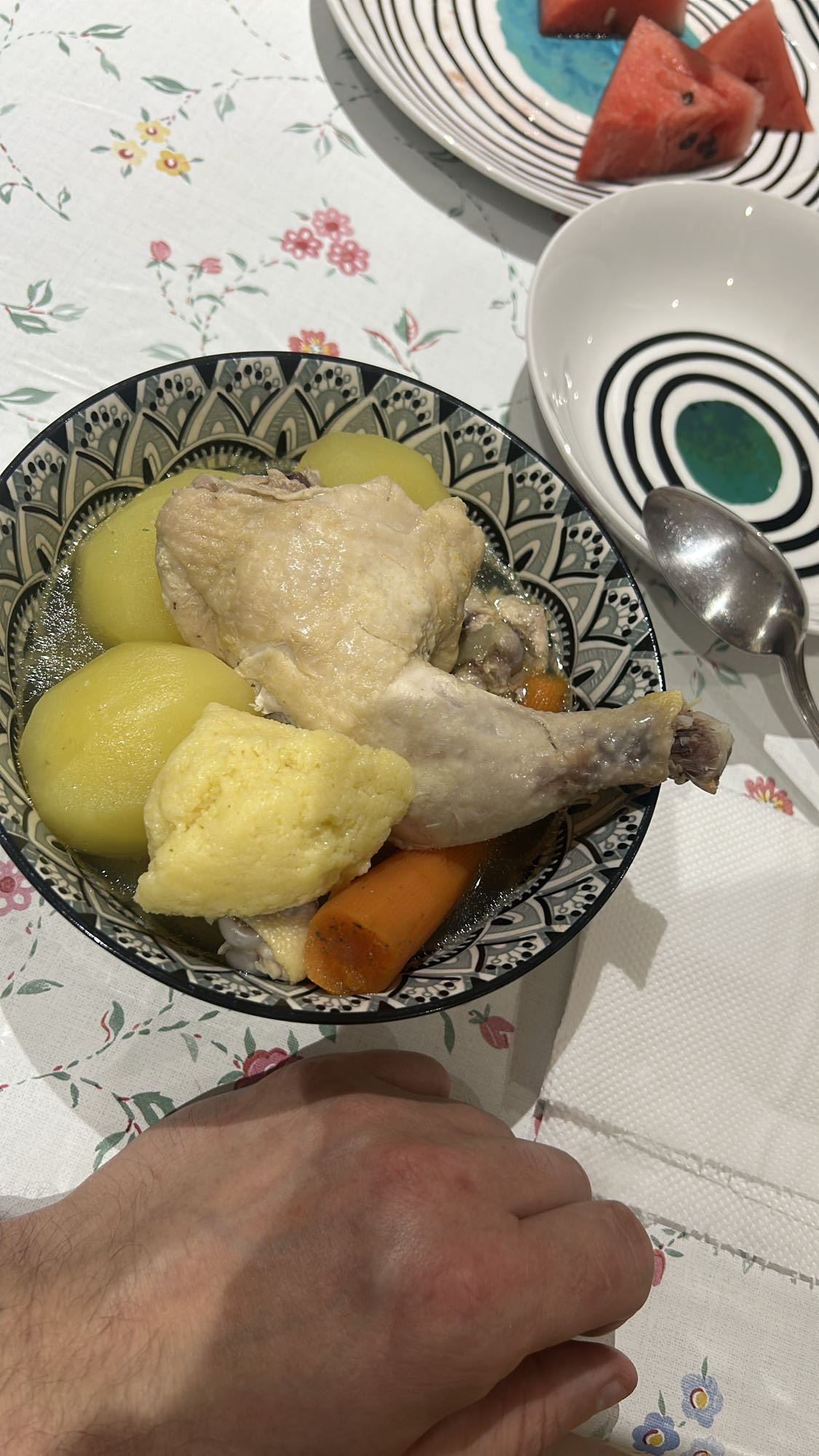 Pollo bollito con verdure