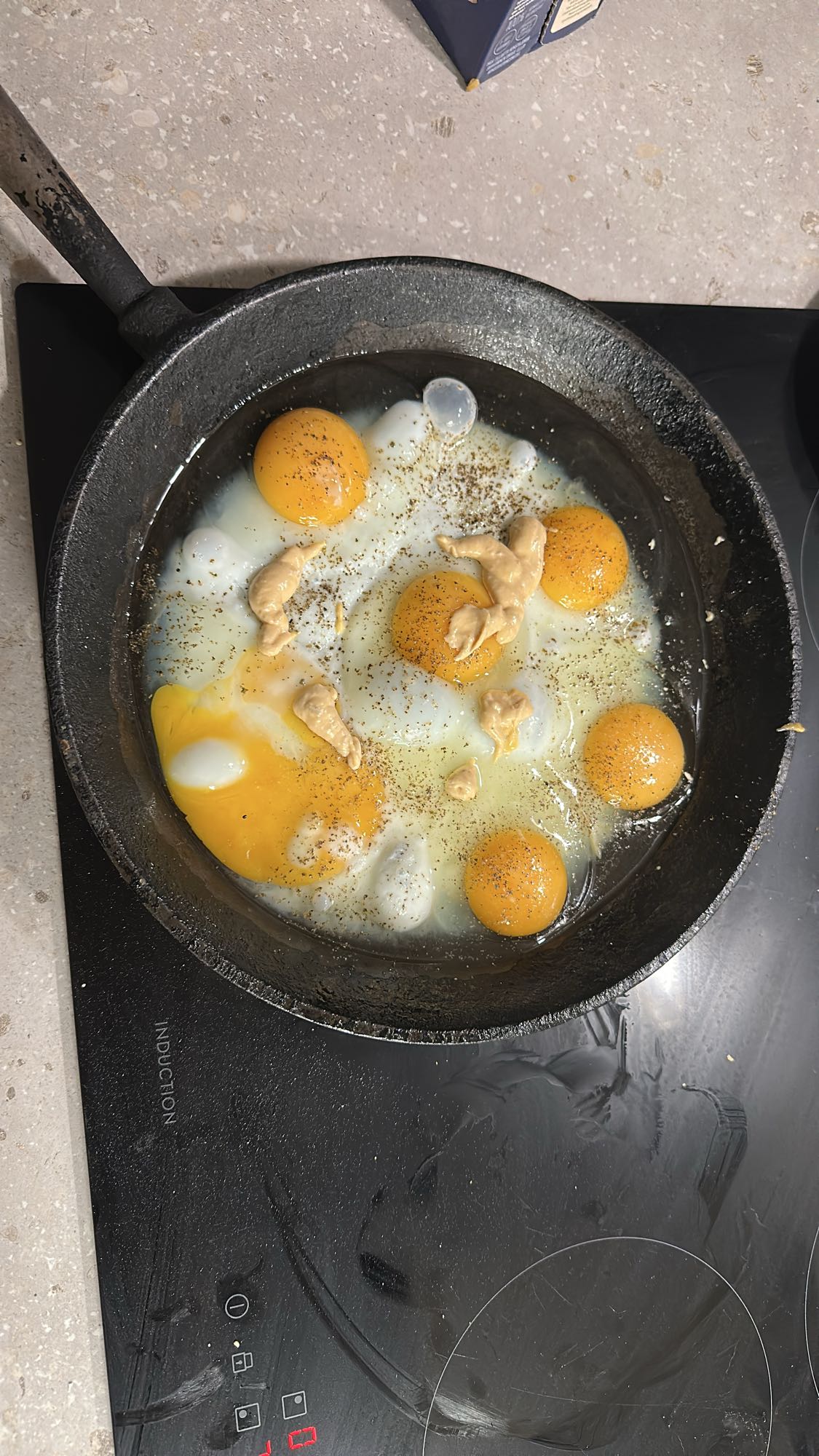 Stekta ägg med senap