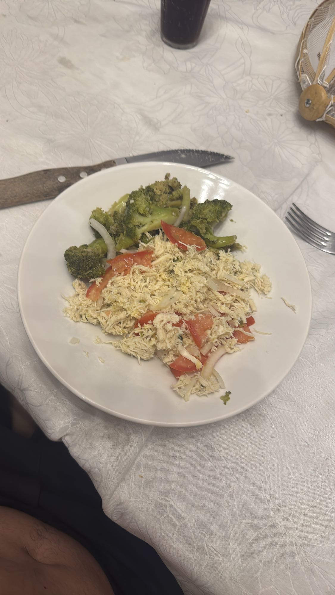 frango desfiado com brócolis
