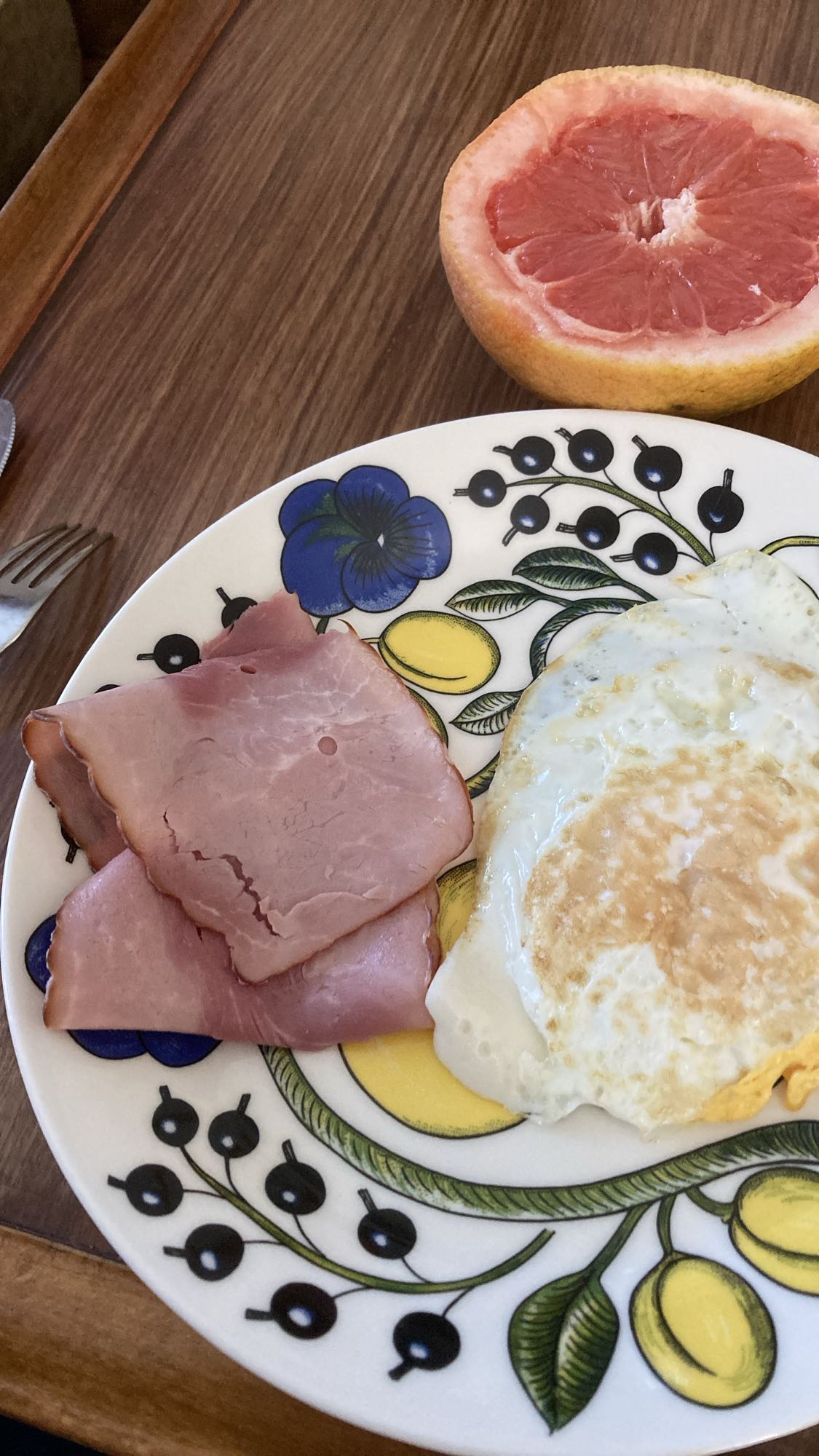 Ägg med skinka och grapefrukt