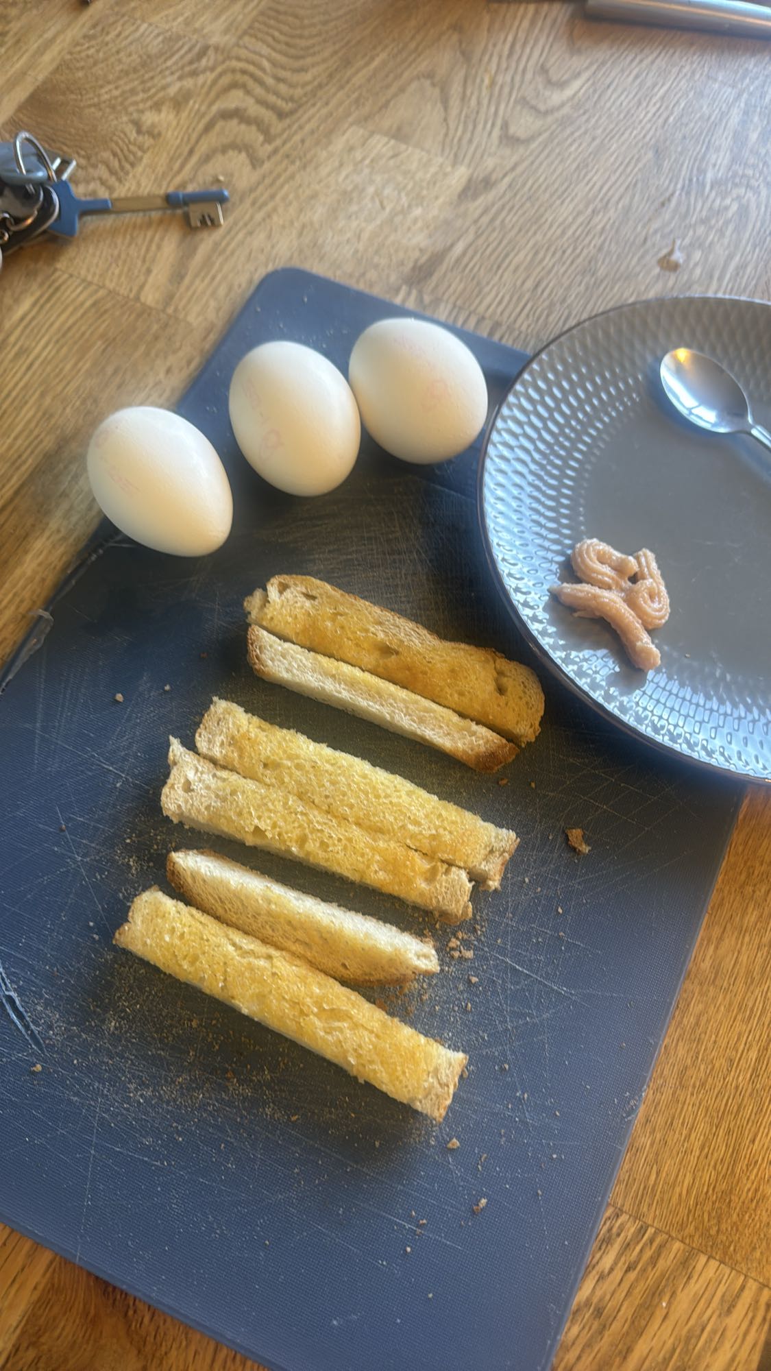 Ägg med rostat bröd