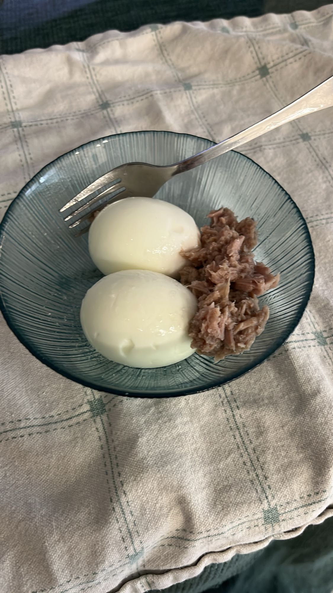 huevos con atún