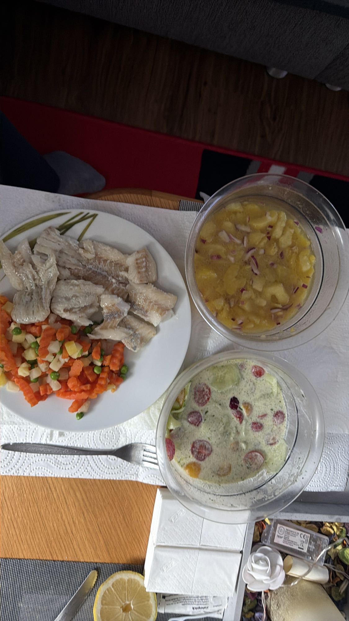 Fisch mit Salaten