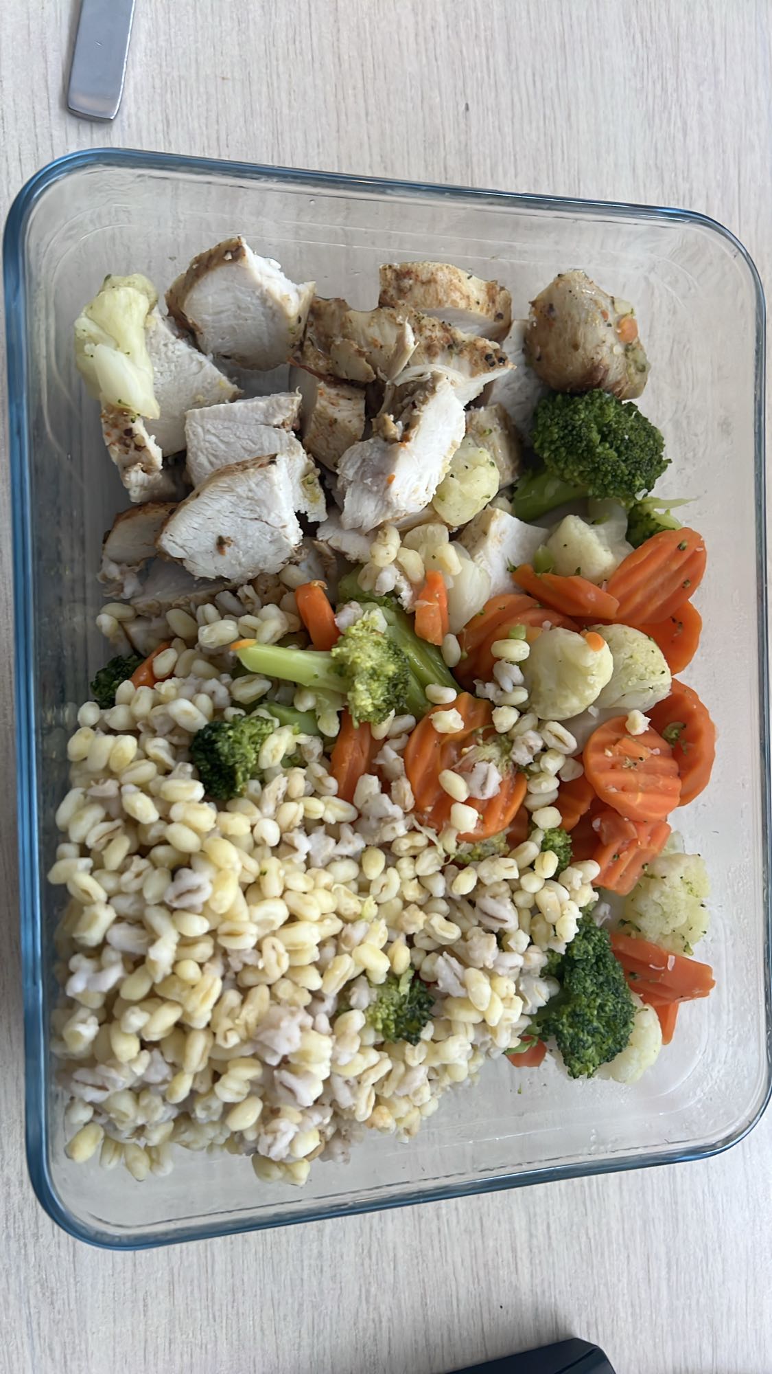 Kurczak z kaszą i warzywami