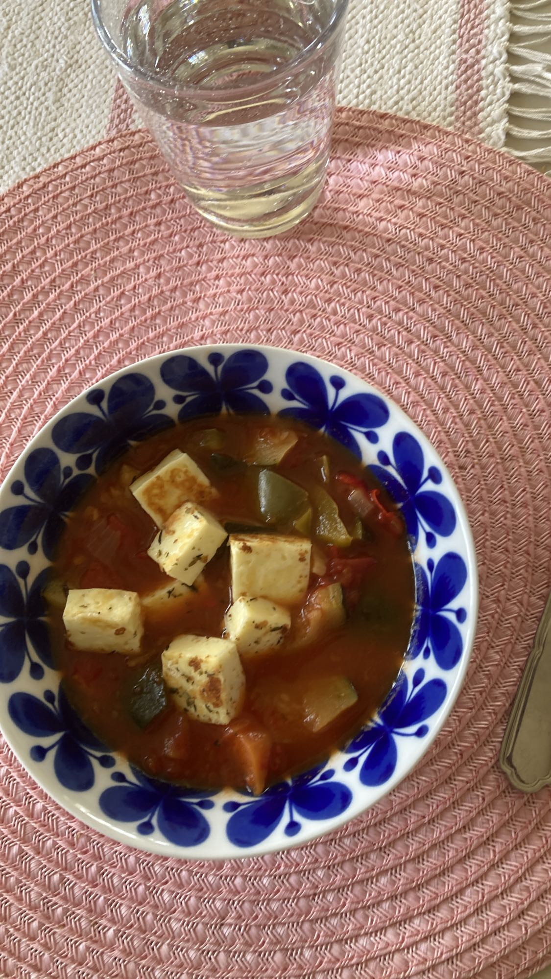 Tomatsoppa med halloumi