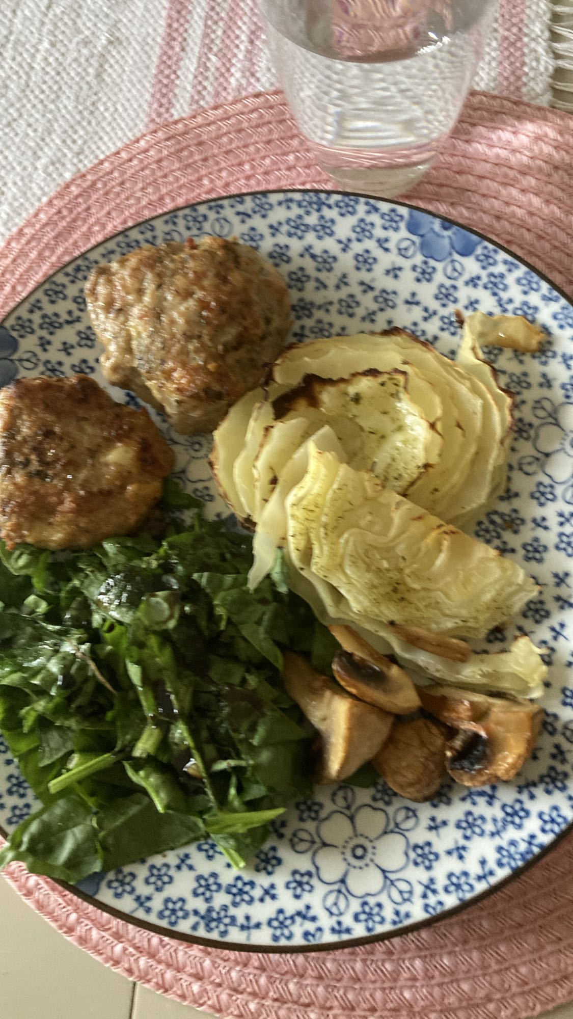 Köttbullar med kål