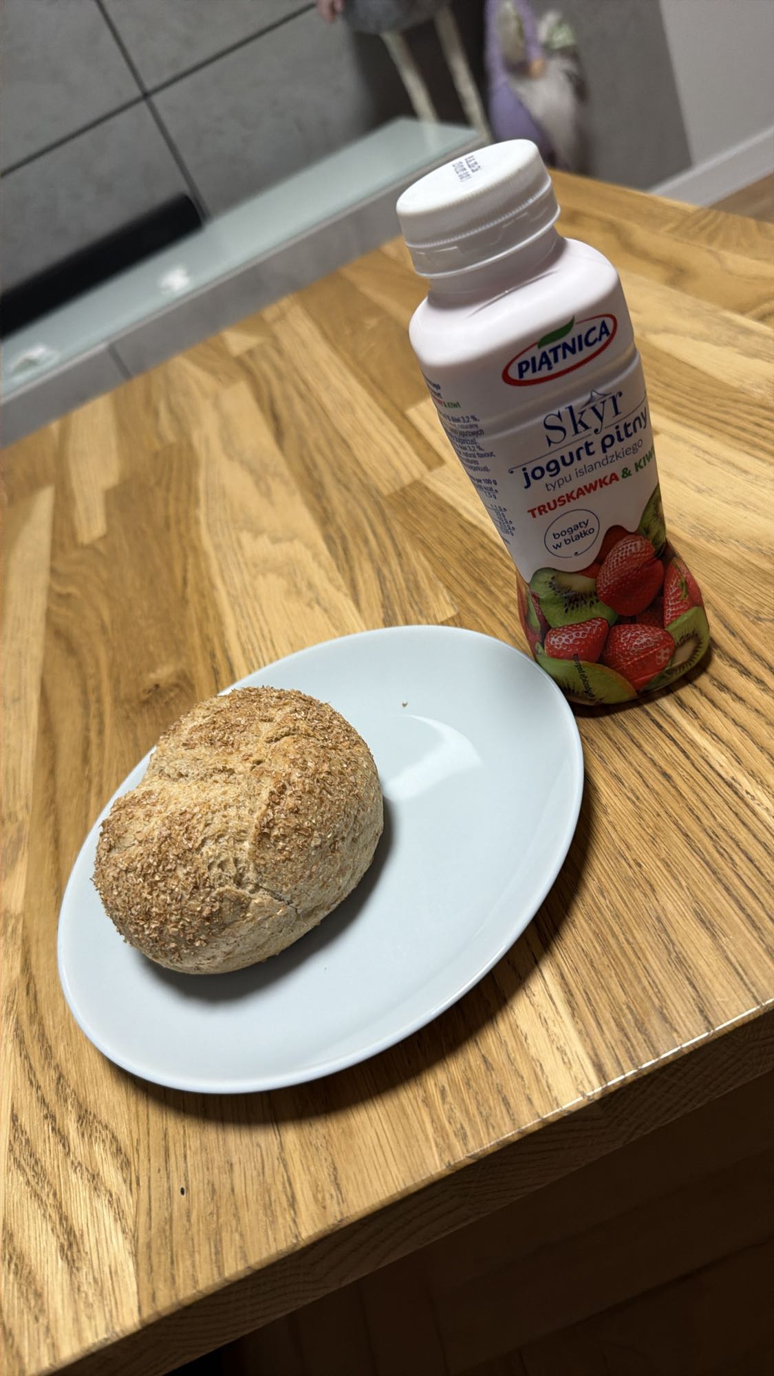 Bułka z jogurtem skyr