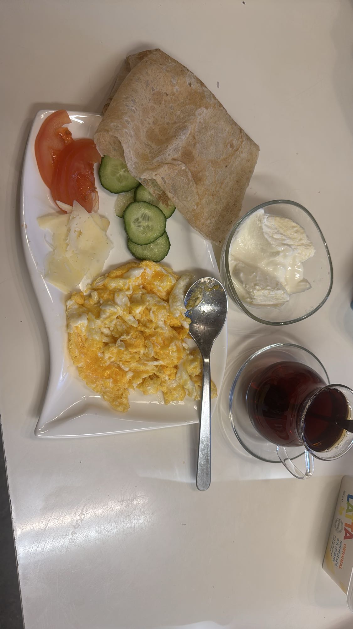 Frukost med ägg och bröd