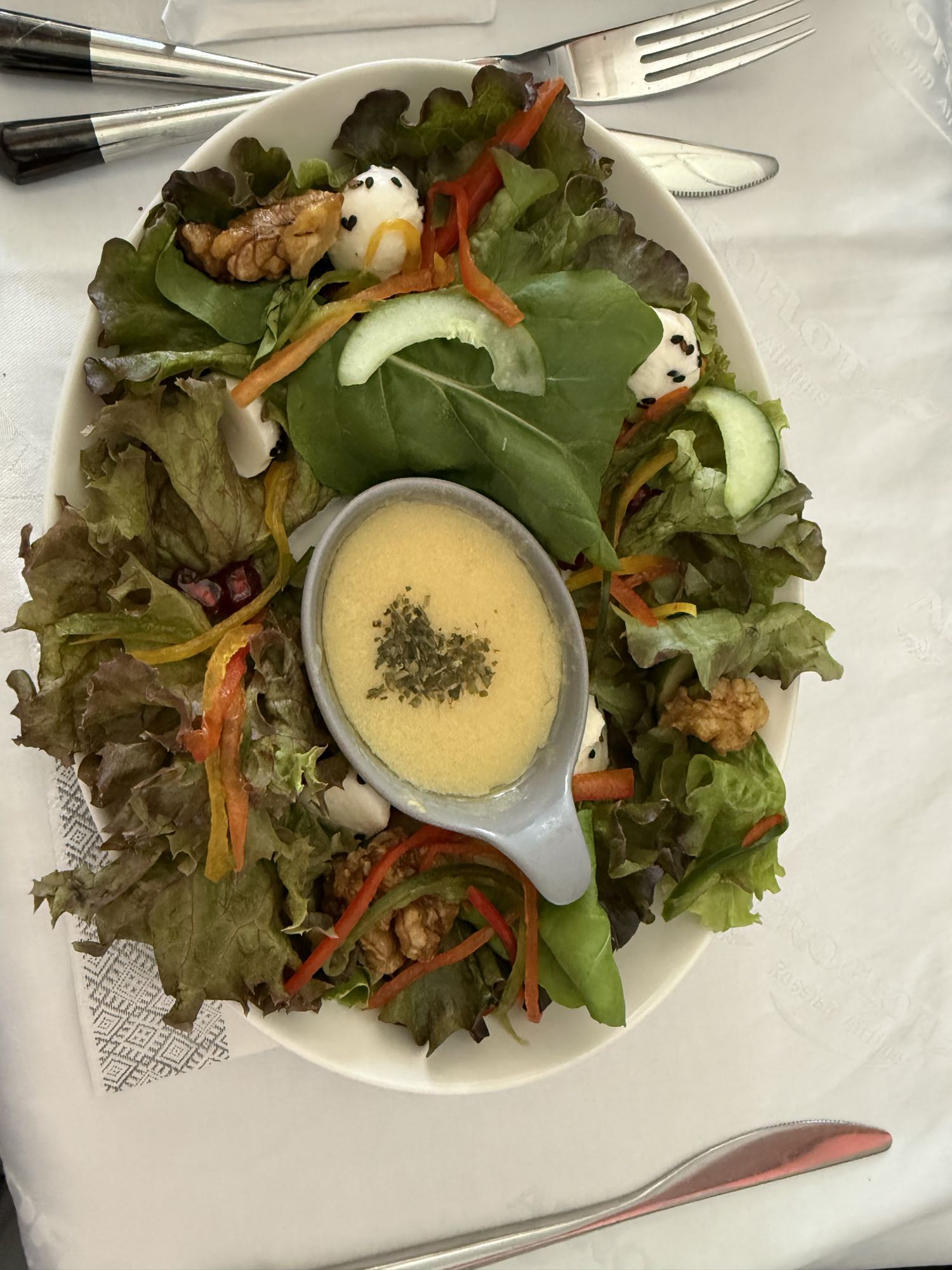 овощной салат с соусом