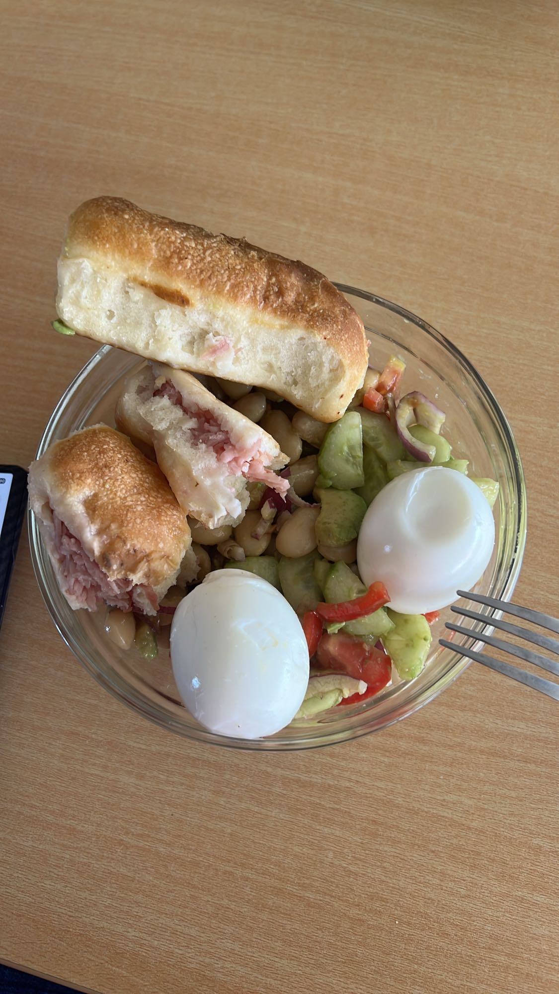Salată cu ou și chifle