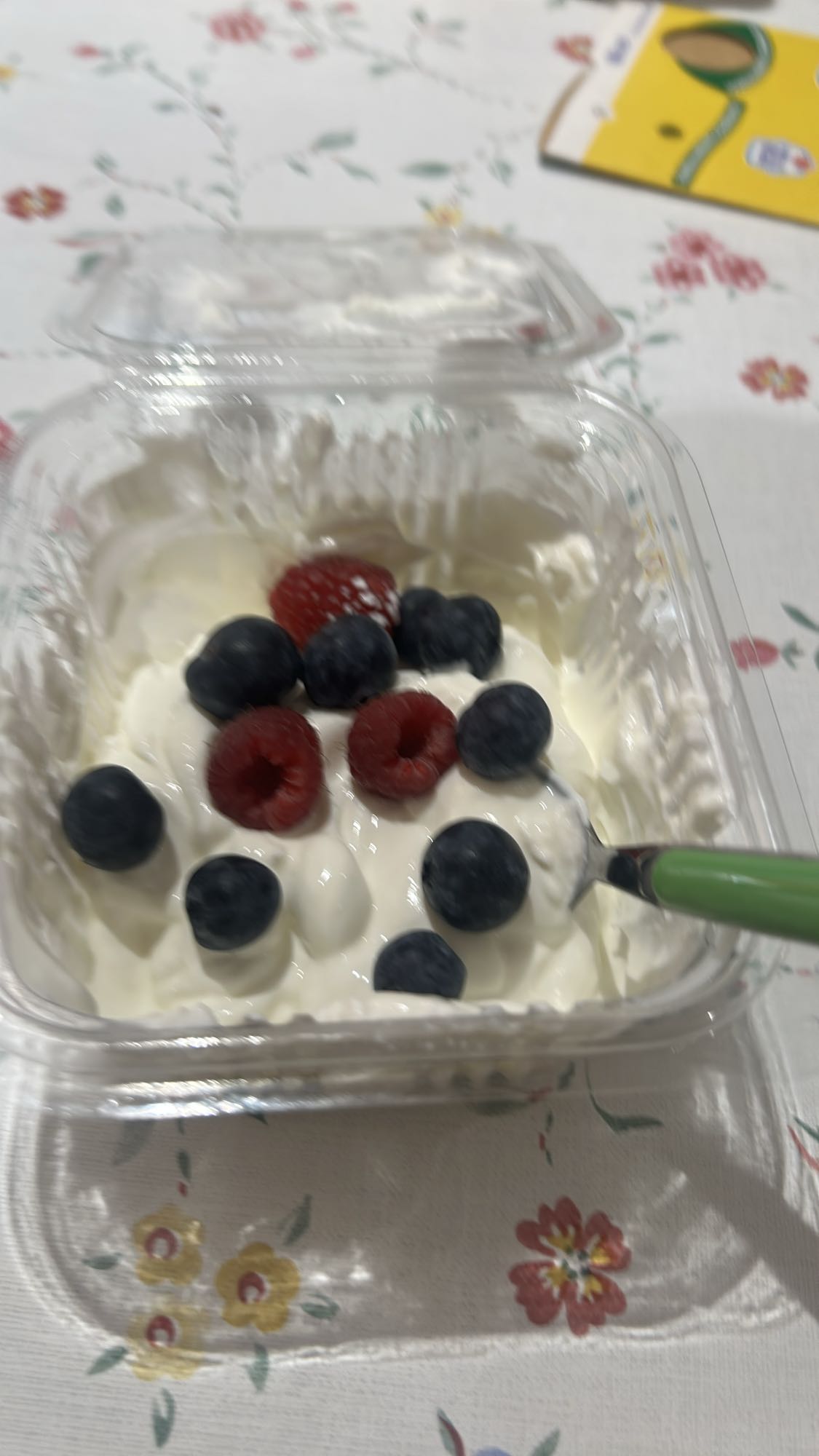 Yogurt con frutti di bosco
