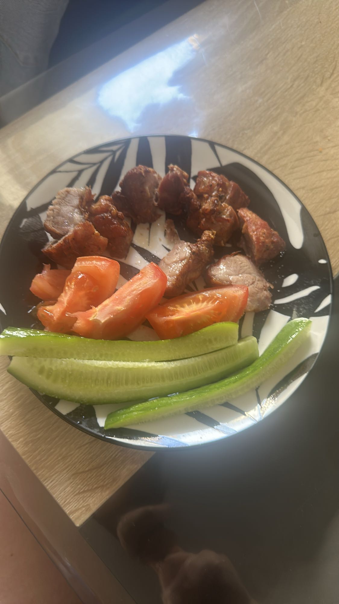 Carne cu legume crude