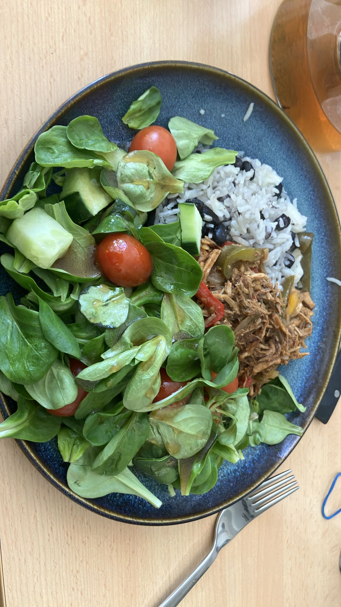 Salada com frango e arroz