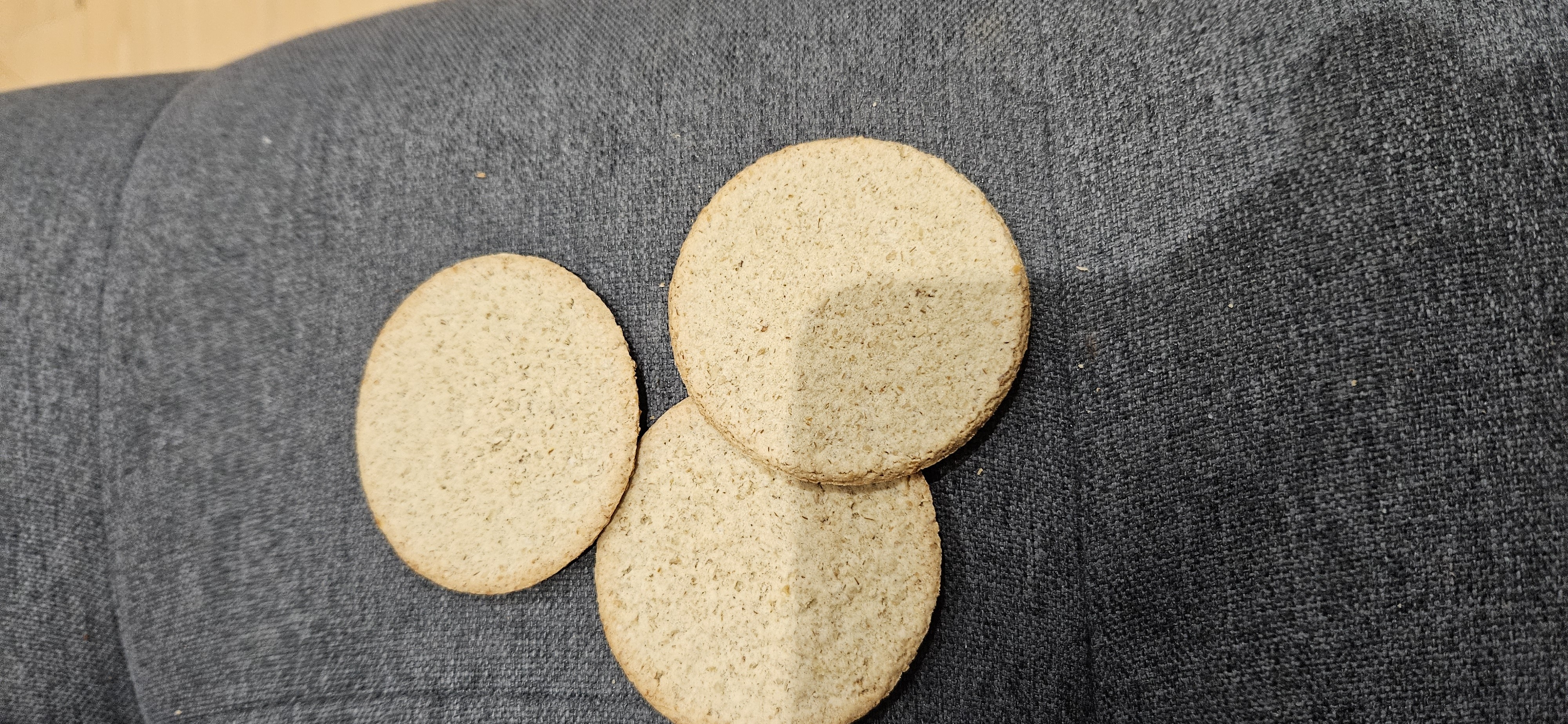 Round crackers