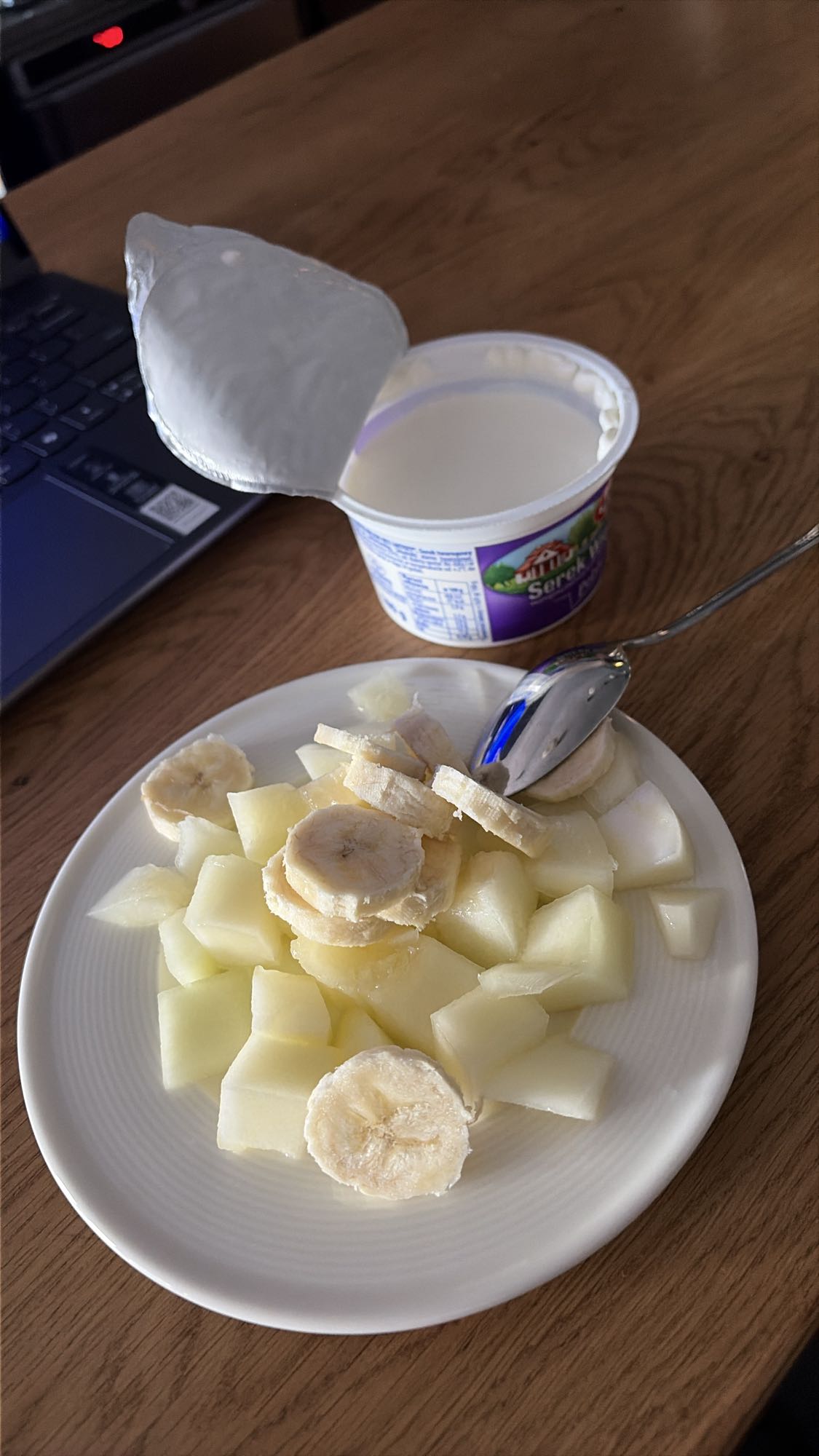 дыня с бананом и йогуртом