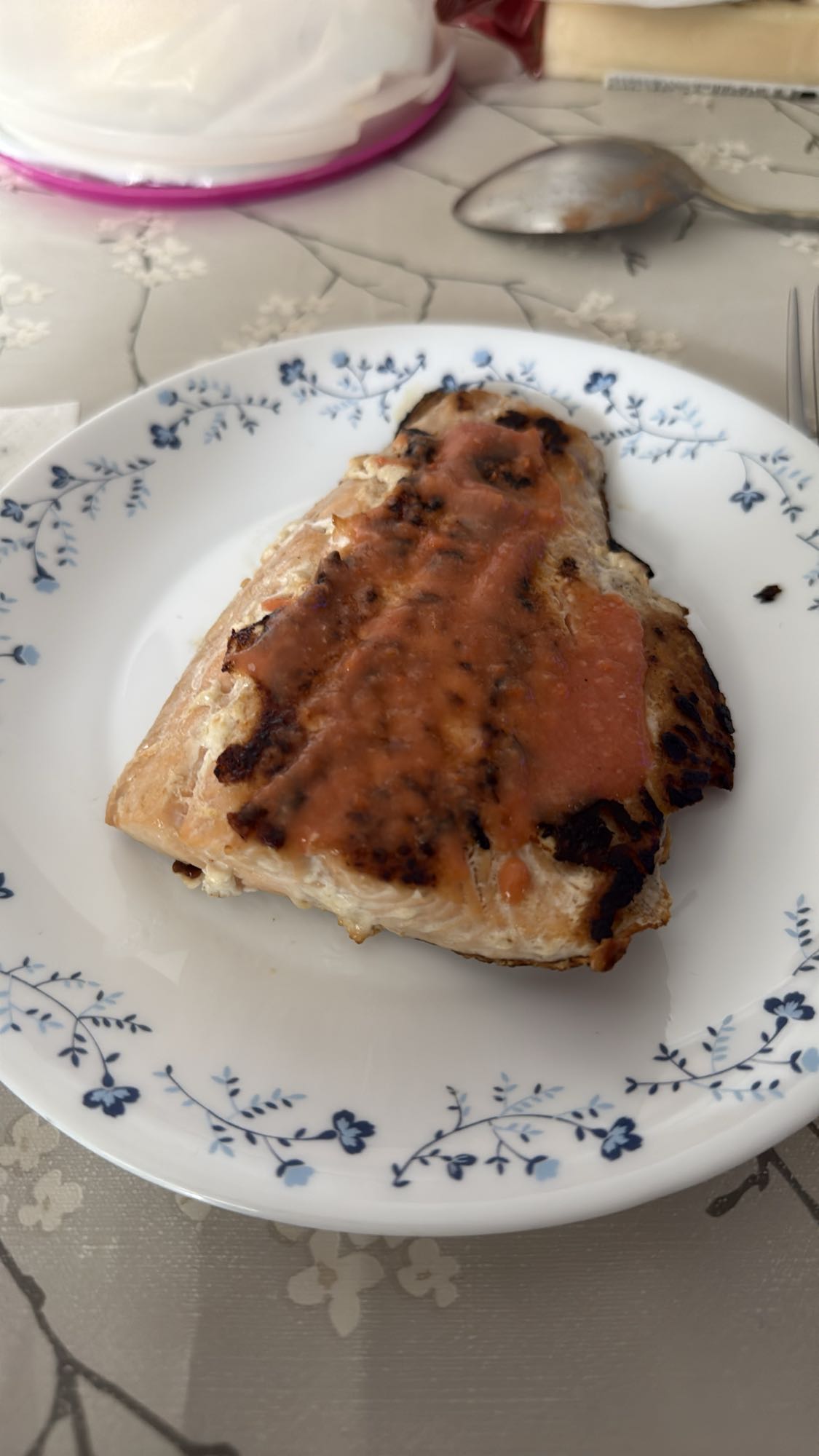 salmón con salsa