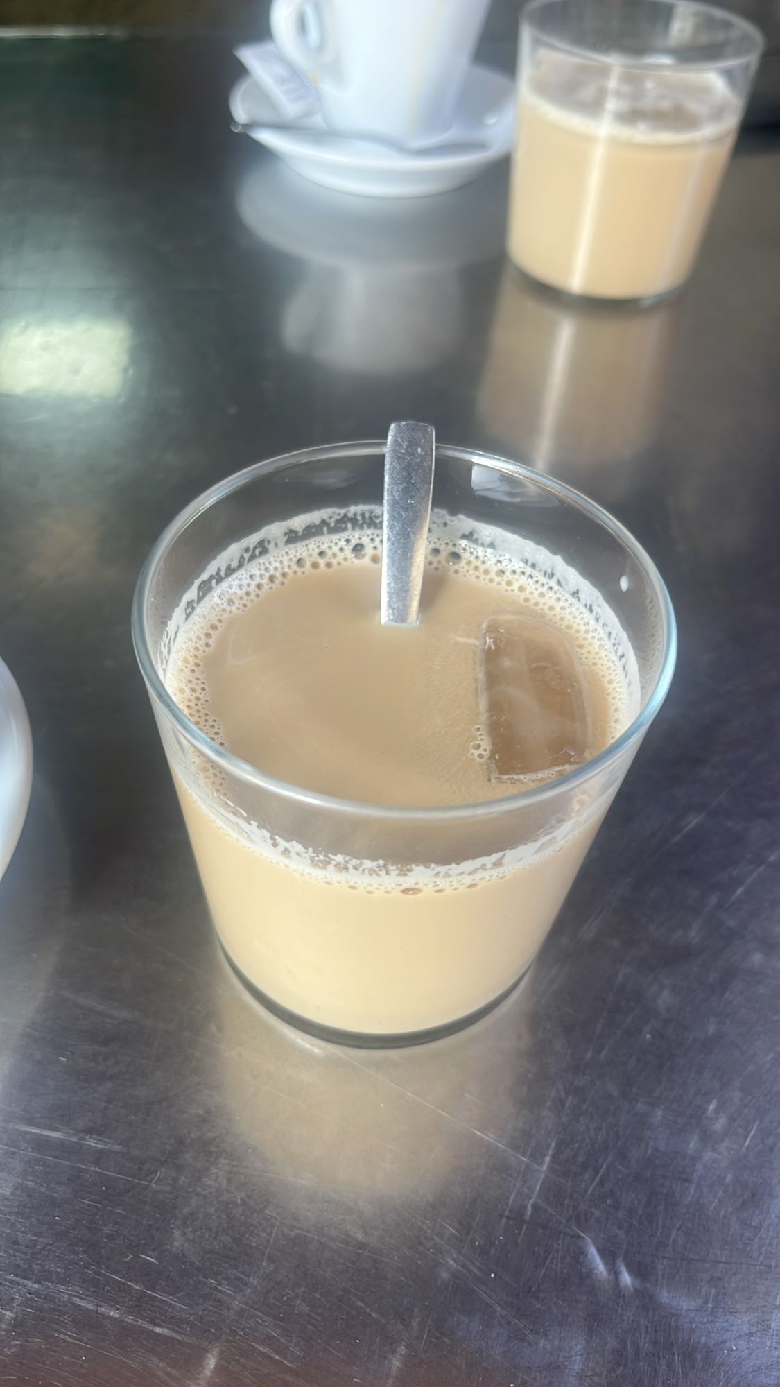 té con leche helado