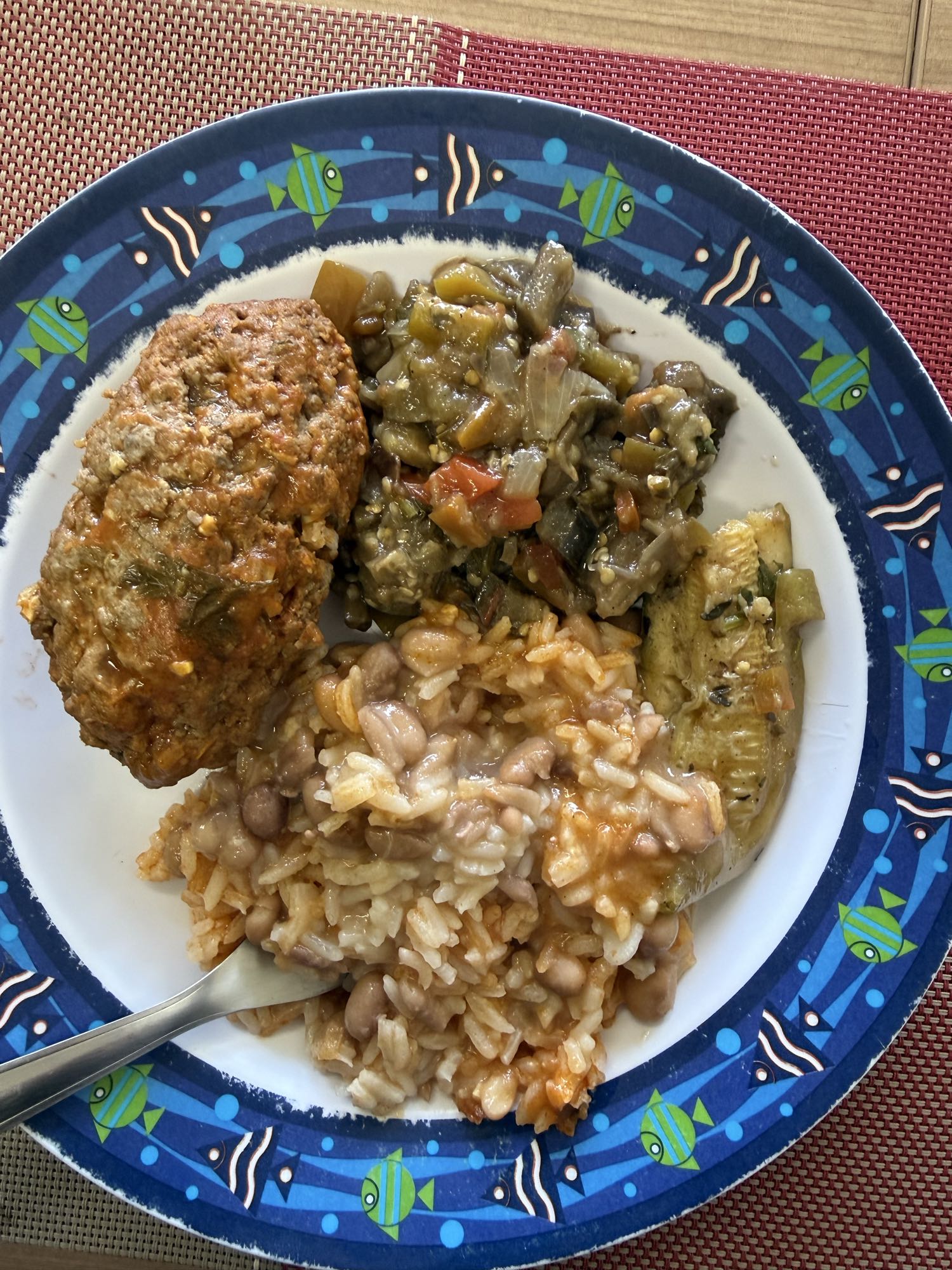 Arroz com feijão e carne