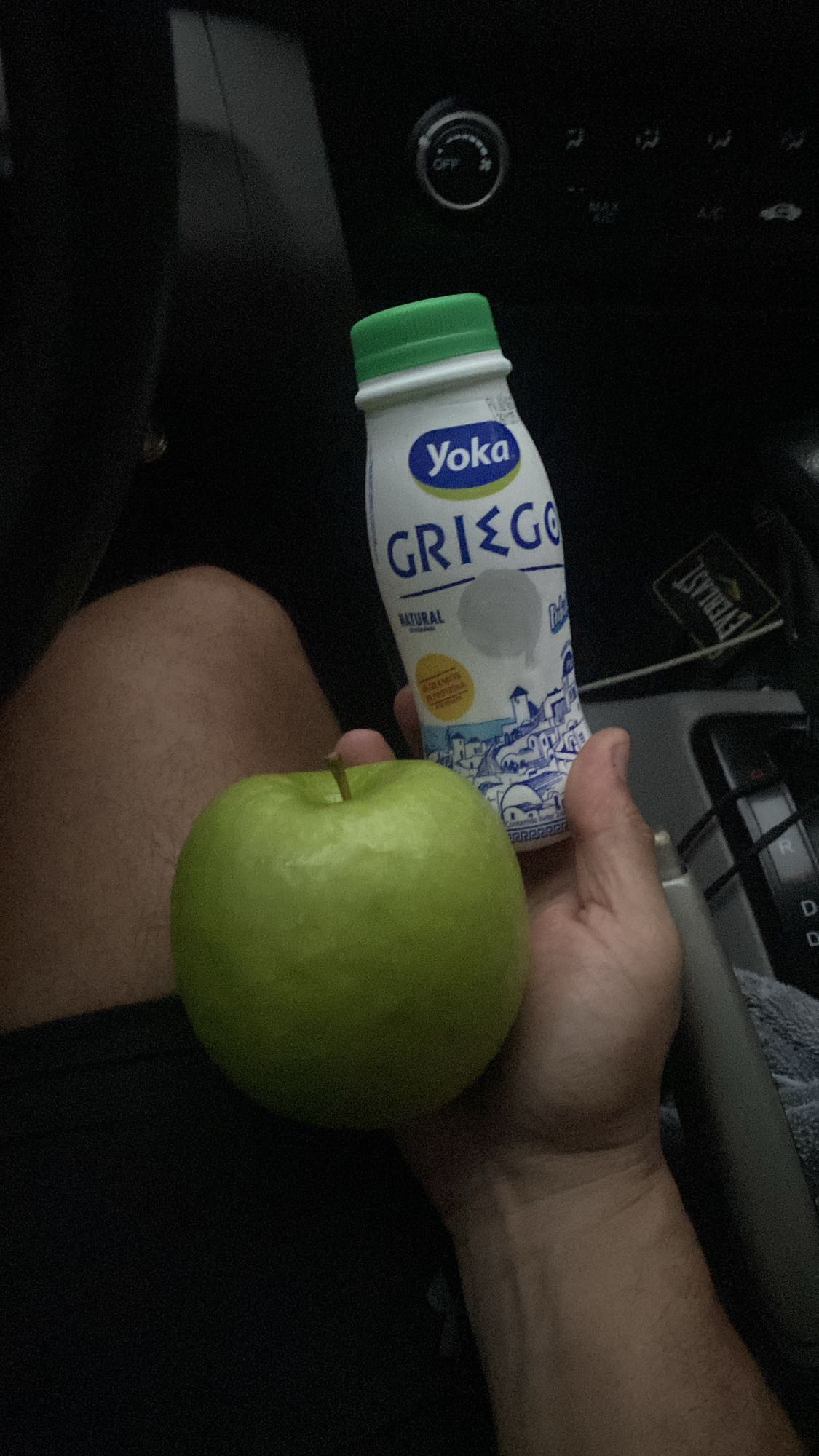 manzana y yogur griego