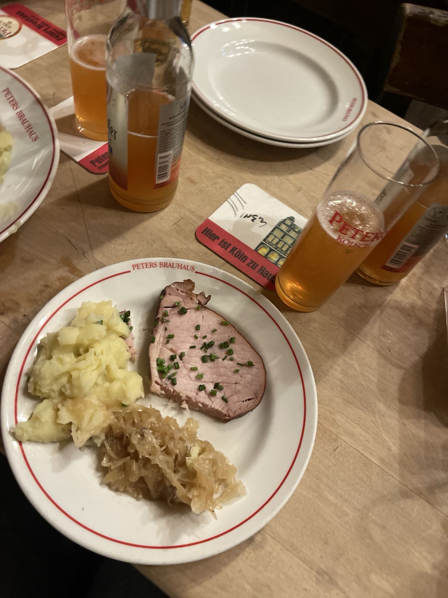 Свинина с пюре и капустой