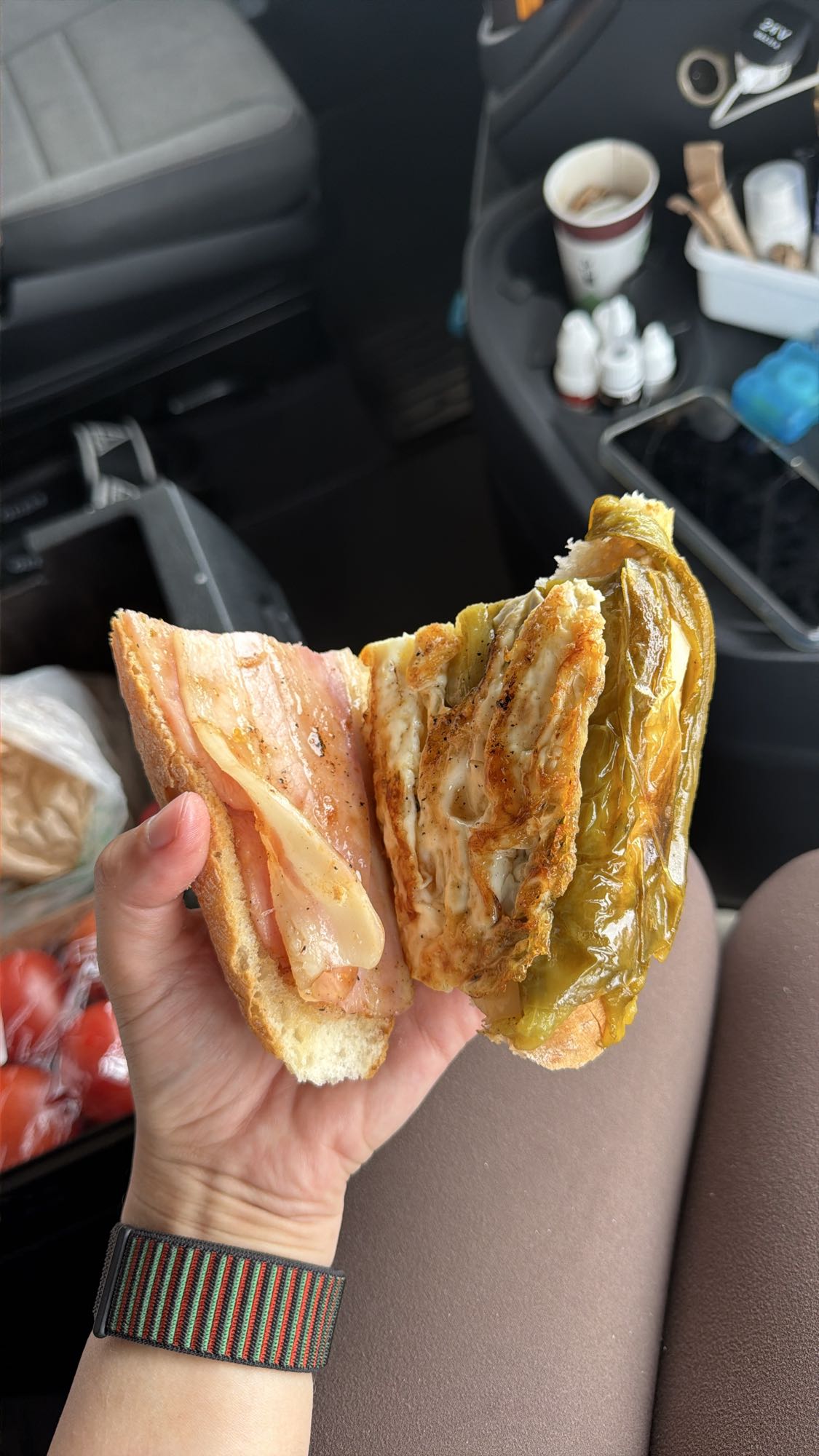 Sandviș cu șuncă și ou