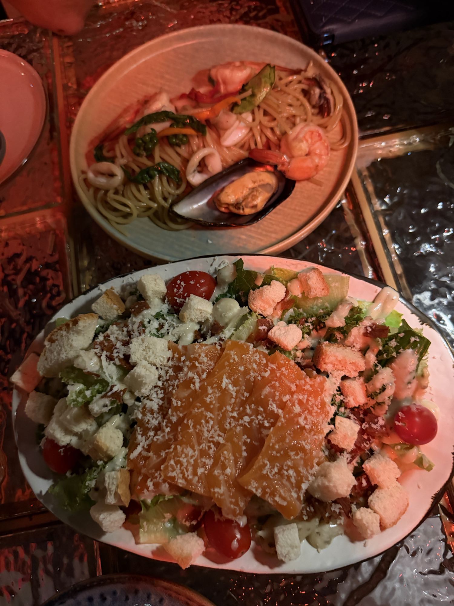 Pasta ai frutti e insalata