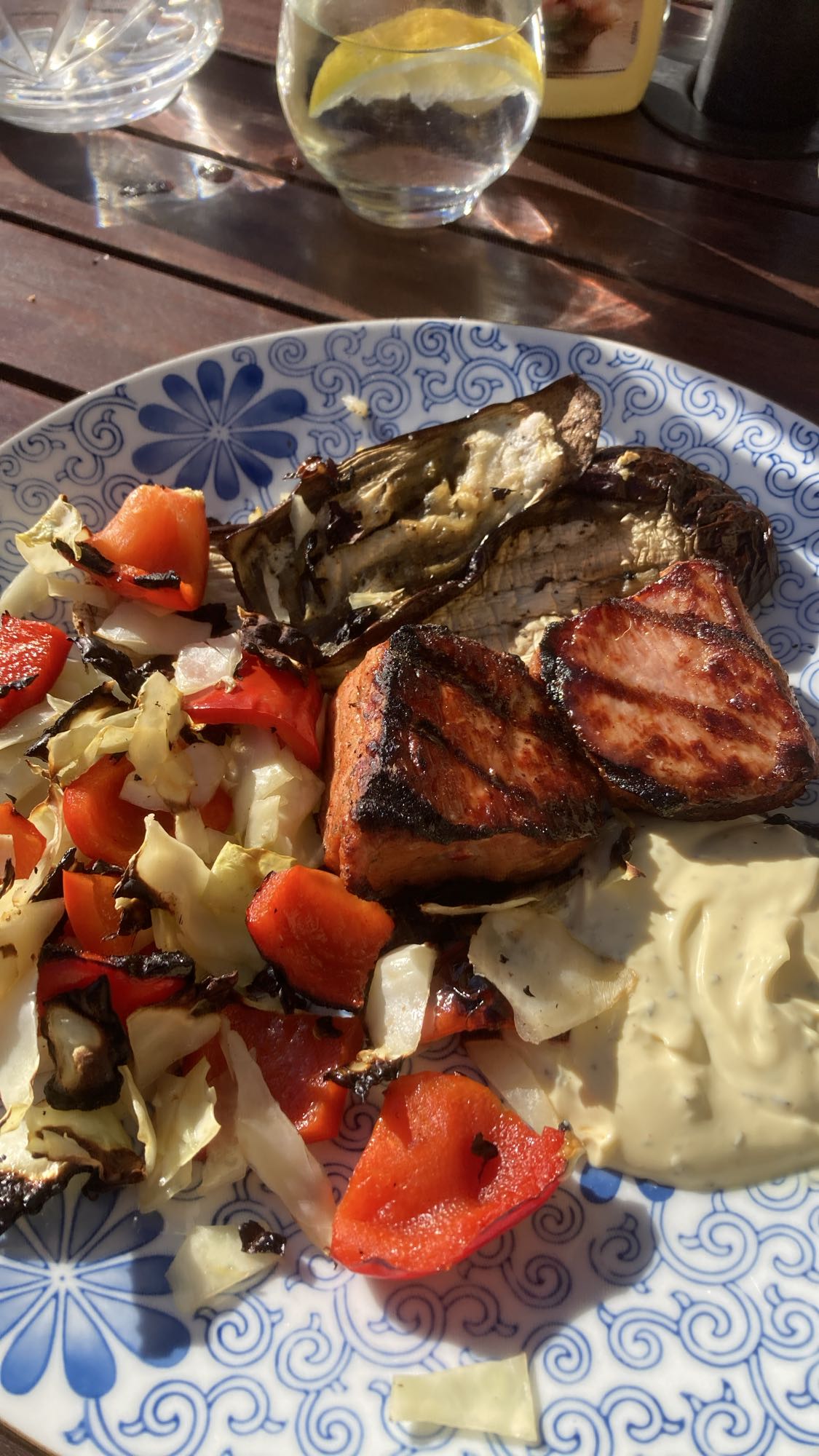 Grillad lax med grönsaker