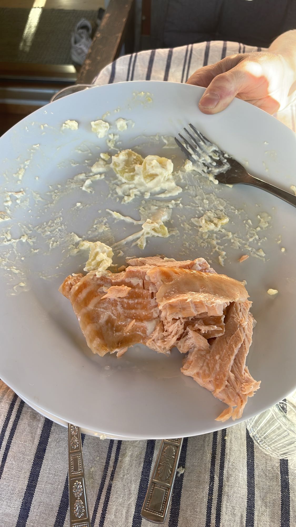 Lax med krämig sallad